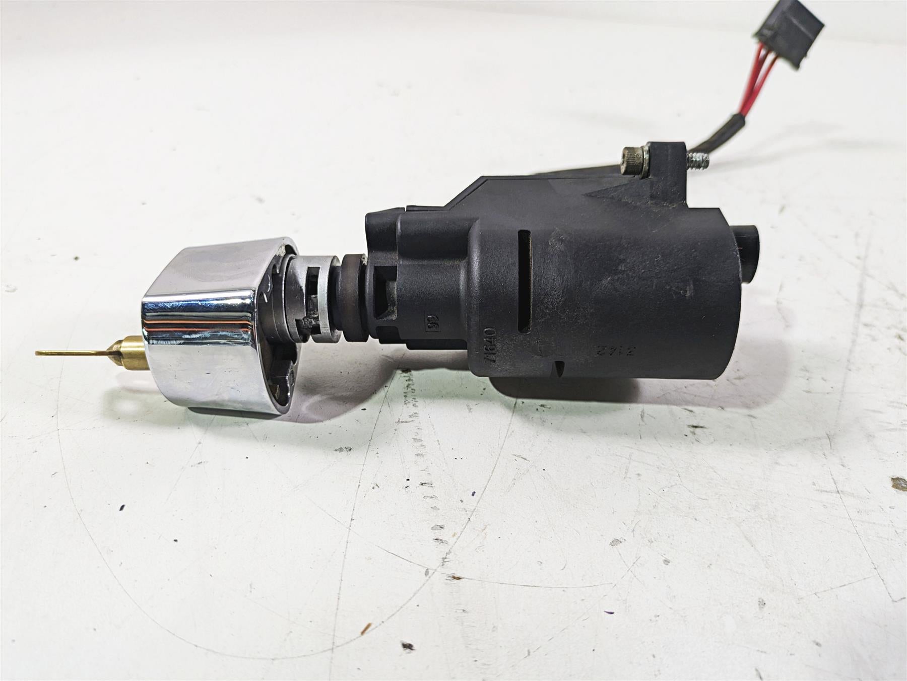 2003 Harley Touring FLHTCUI 100TH E-Glide Ignition Switch Key Lock Set 71640-99 {{ shop.shopifyCountryName }} - Mototech271