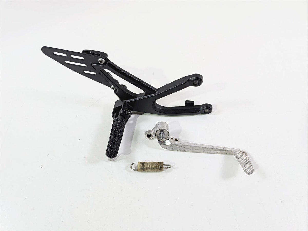 2008 Yamaha YZF R1 RN19 Front Right Foot Peg & Brake Pedal 4C8-27443-00-00 {{ shop.shopifyCountryName }} - Mototech271