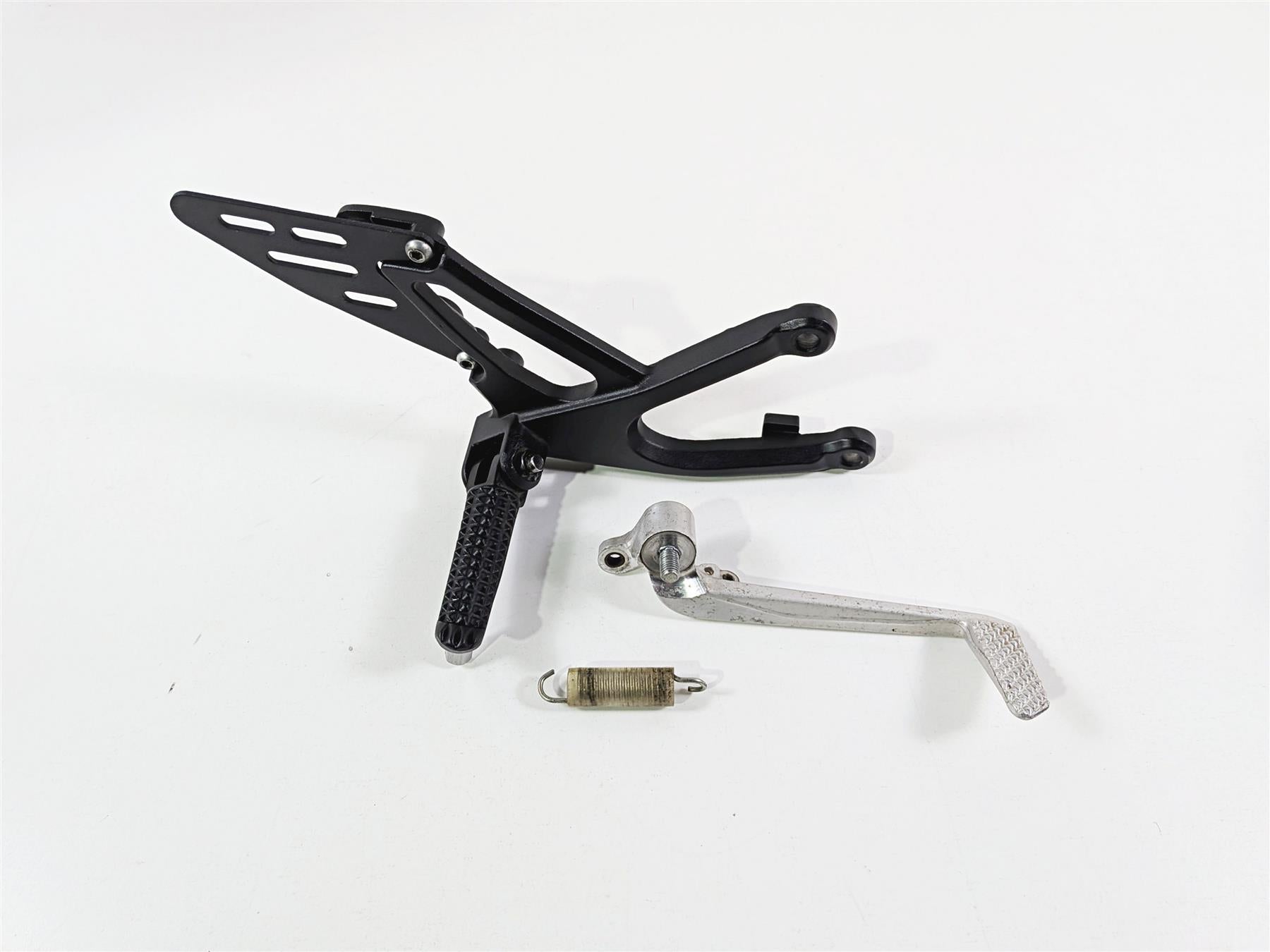 2008 Yamaha YZF R1 RN19 Front Right Foot Peg & Brake Pedal 4C8-27443-00-00 {{ shop.shopifyCountryName }} - Mototech271
