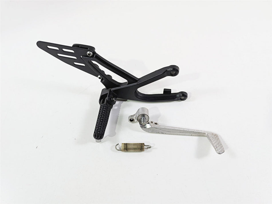 2008 Yamaha YZF R1 RN19 Front Right Foot Peg & Brake Pedal 4C8-27443-00-00 {{ shop.shopifyCountryName }} - Mototech271