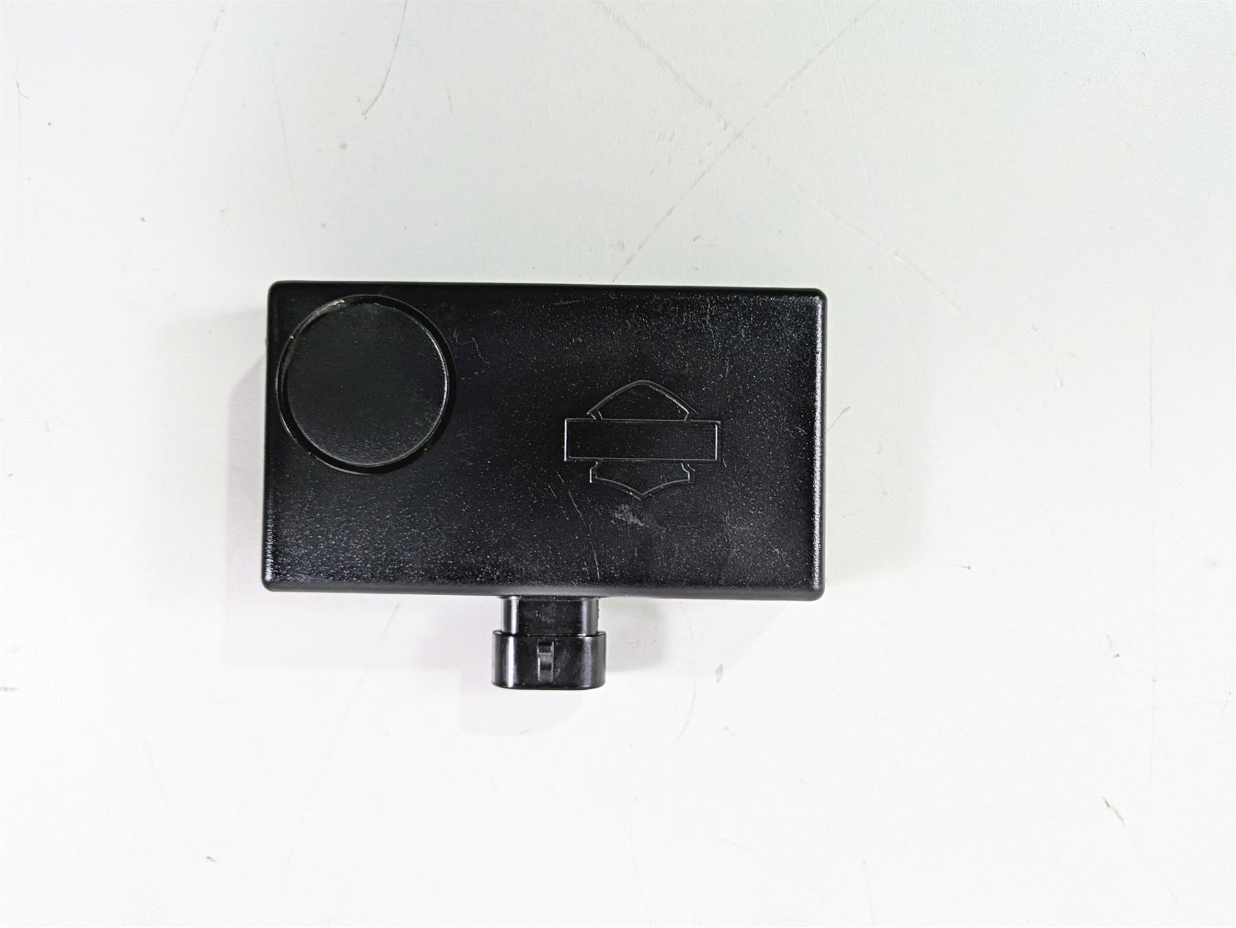 2017 Harley Touring FLHTKSE CVO E-Glide Anti Theft Alarm Siren Box 68958-07C {{ shop.shopifyCountryName }} - Mototech271