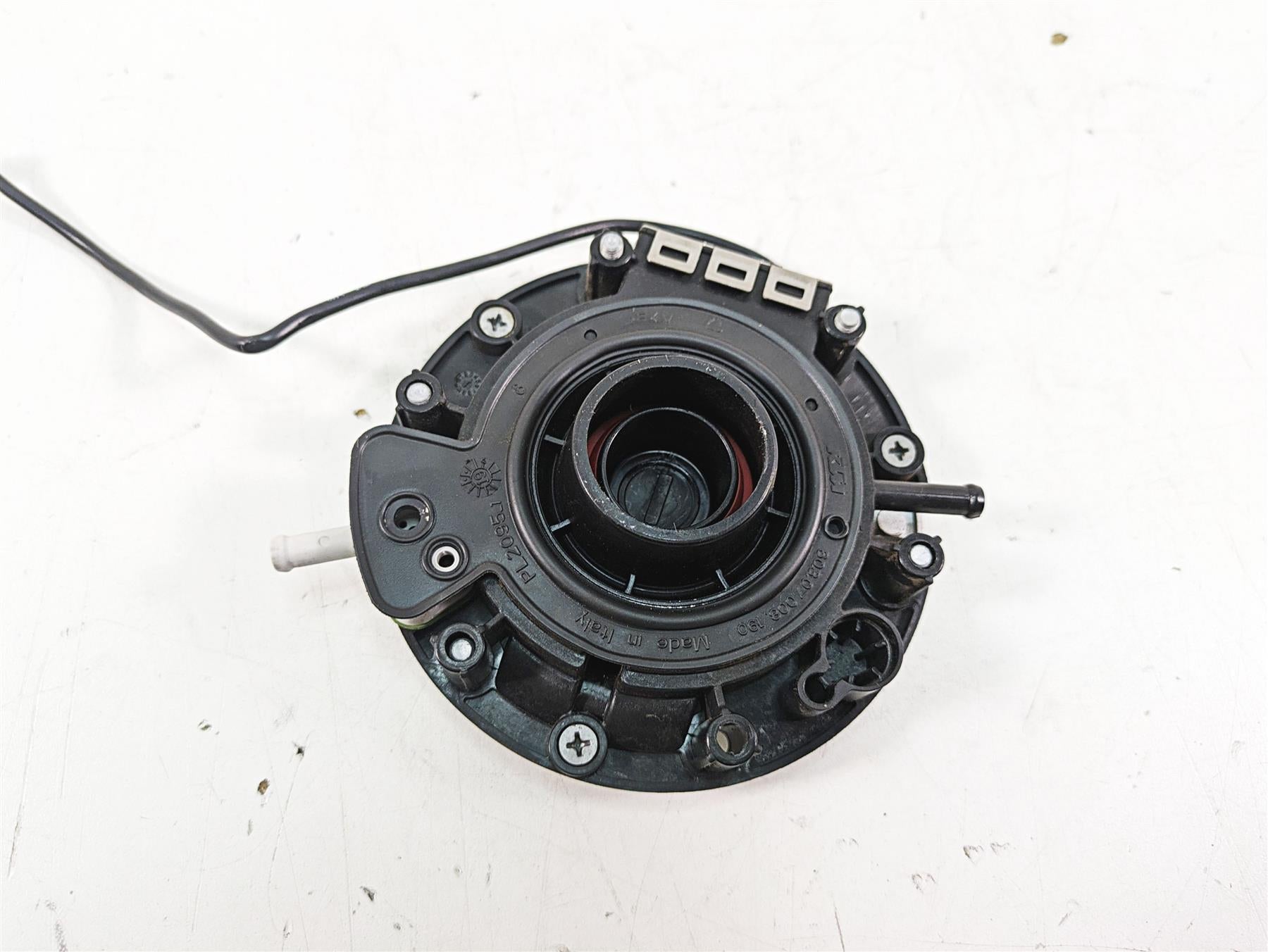 2020 KTM 1290 Super Adventure R Keyless Fuel Gas Tank Lid 60707008000 {{ shop.shopifyCountryName }} - Mototech271