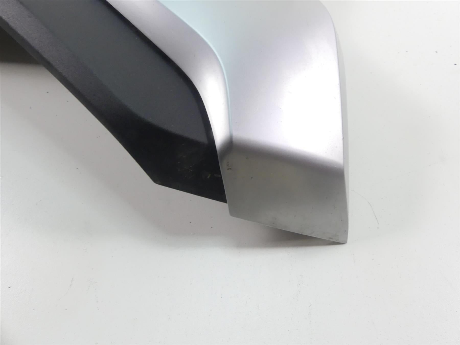 2019 BMW R1250GS K50 Right Side Intake Fairing & Emblem 46638556656 46638392882 {{ shop.shopifyCountryName }} - Mototech271