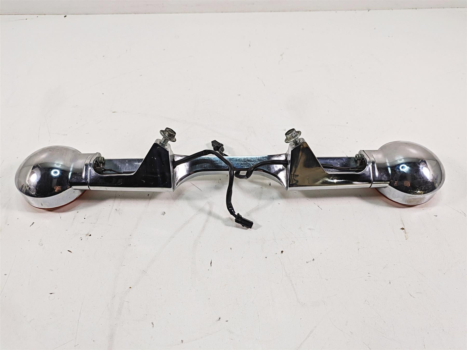 2006 Harley Touring FLHTCUI Electra Glide Rear Turn Signal Blinker Bar 69197-04 {{ shop.shopifyCountryName }} - Mototech271