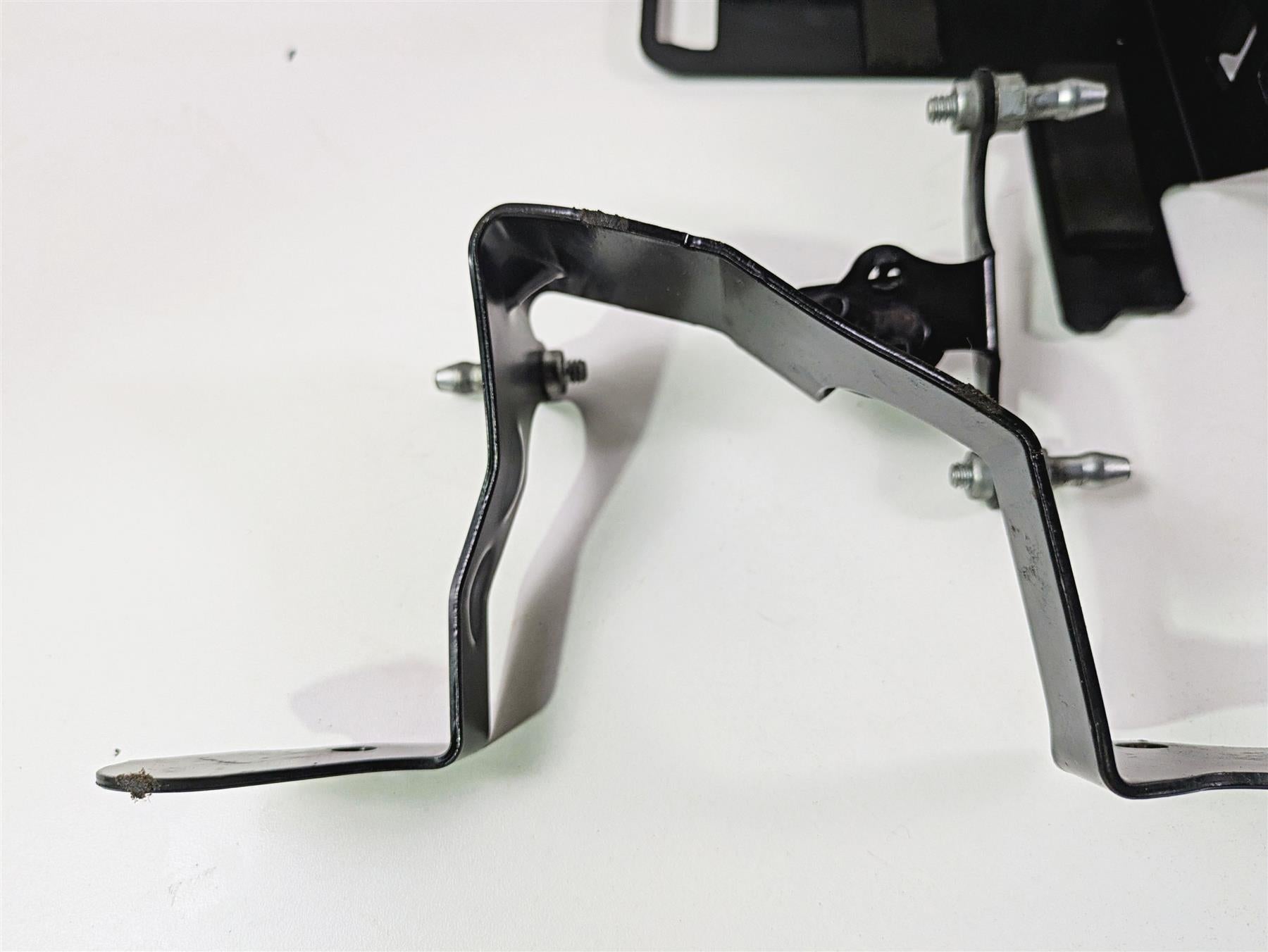2018 Harley FLHCS Softail Heritage 115th Plastic Electric Holder Set 69201675 {{ shop.shopifyCountryName }} - Mototech271