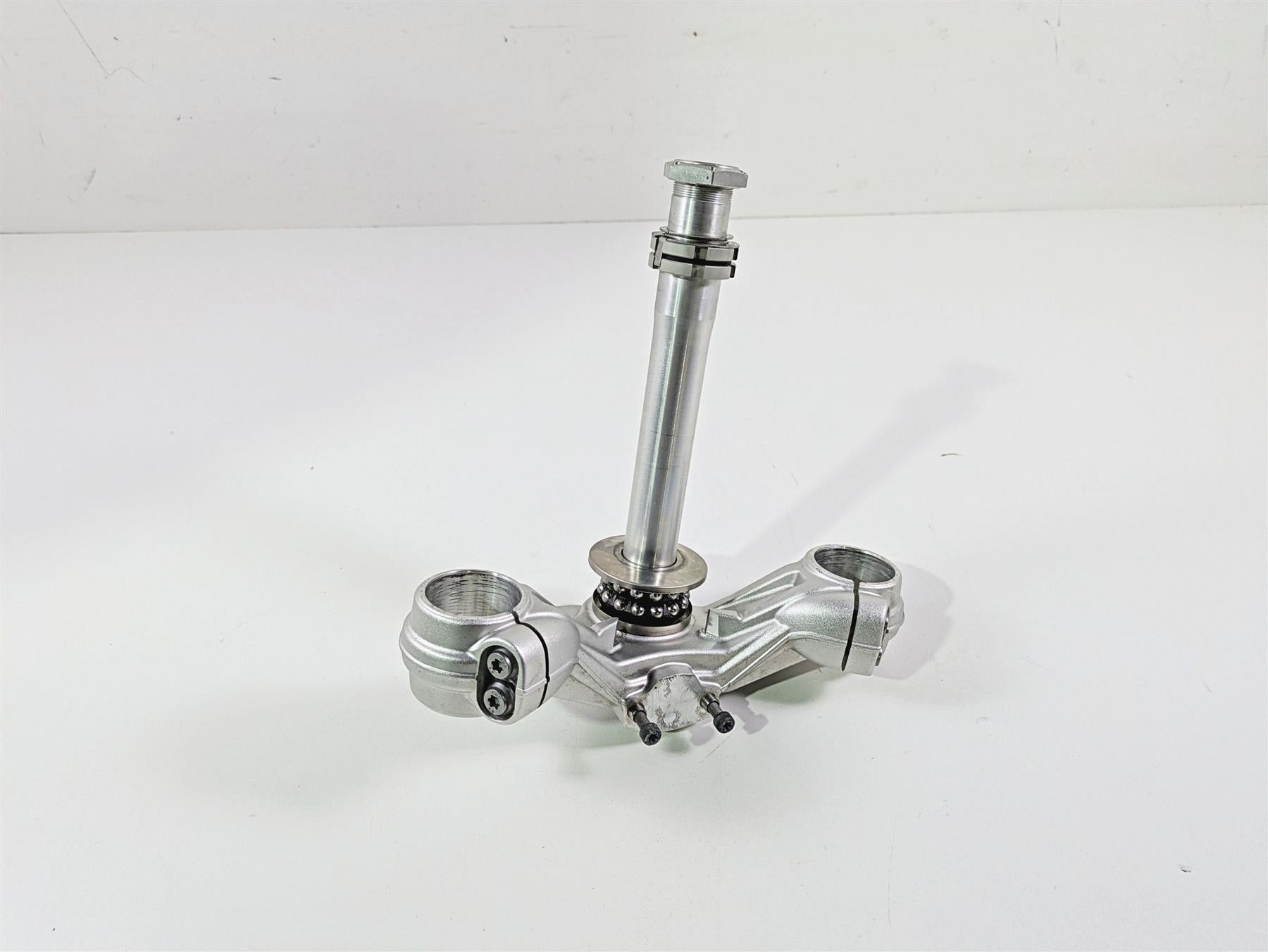 2022 BMW RnineT Pure K22 Lower Triple Tree Steering Clamp 31428558481 {{ shop.shopifyCountryName }} - Mototech271