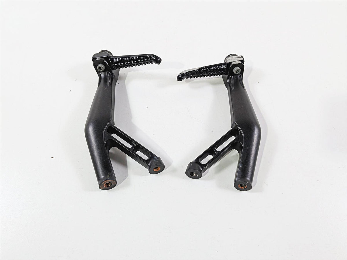 2016 Yamaha YZF R1 RN32 Rear Passenger Foot Peg Set 2CR-2741L-00-00 2CR-2742L-00 {{ shop.shopifyCountryName }} - Mototech271