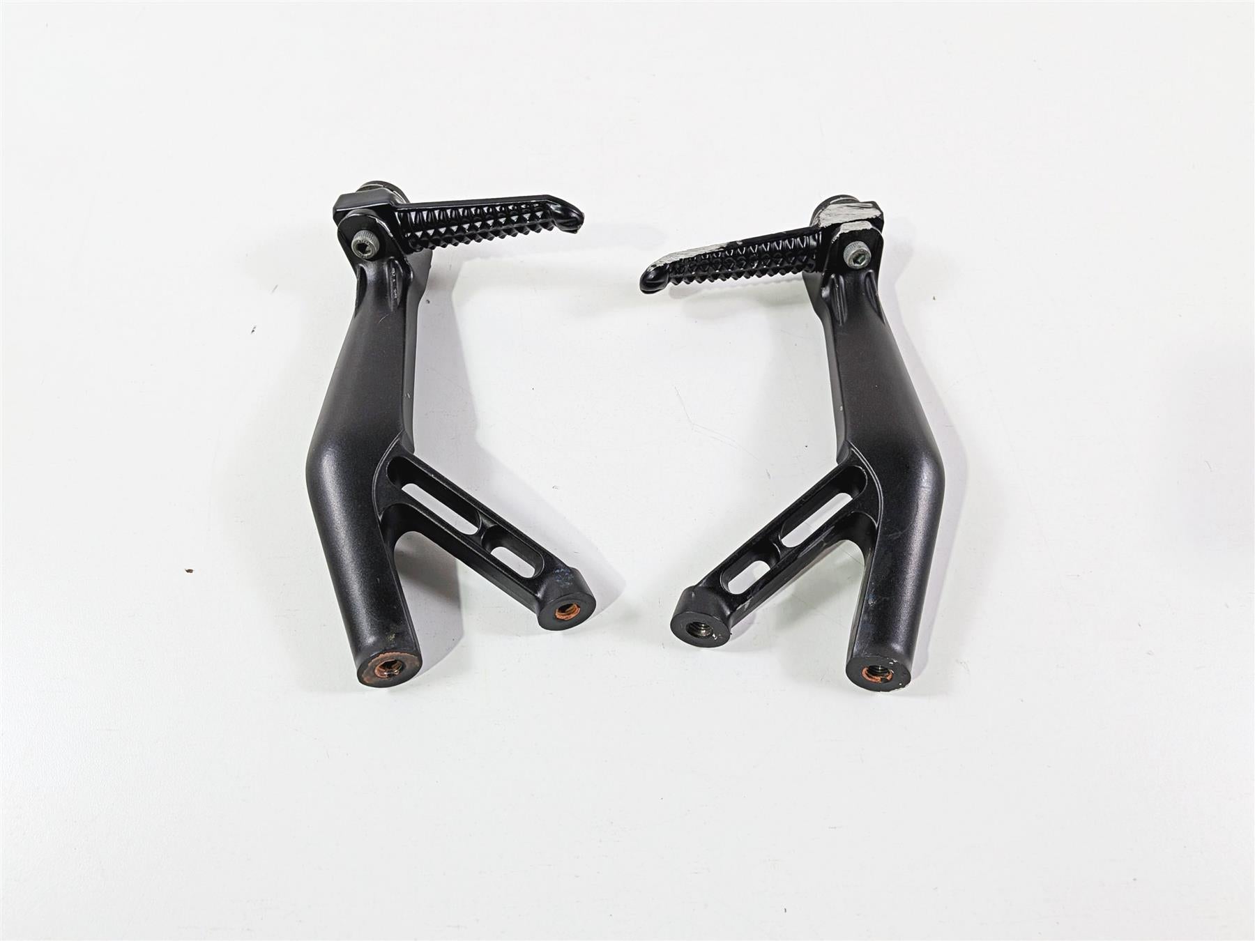 2016 Yamaha YZF R1 RN32 Rear Passenger Foot Peg Set 2CR-2741L-00-00 2CR-2742L-00 {{ shop.shopifyCountryName }} - Mototech271