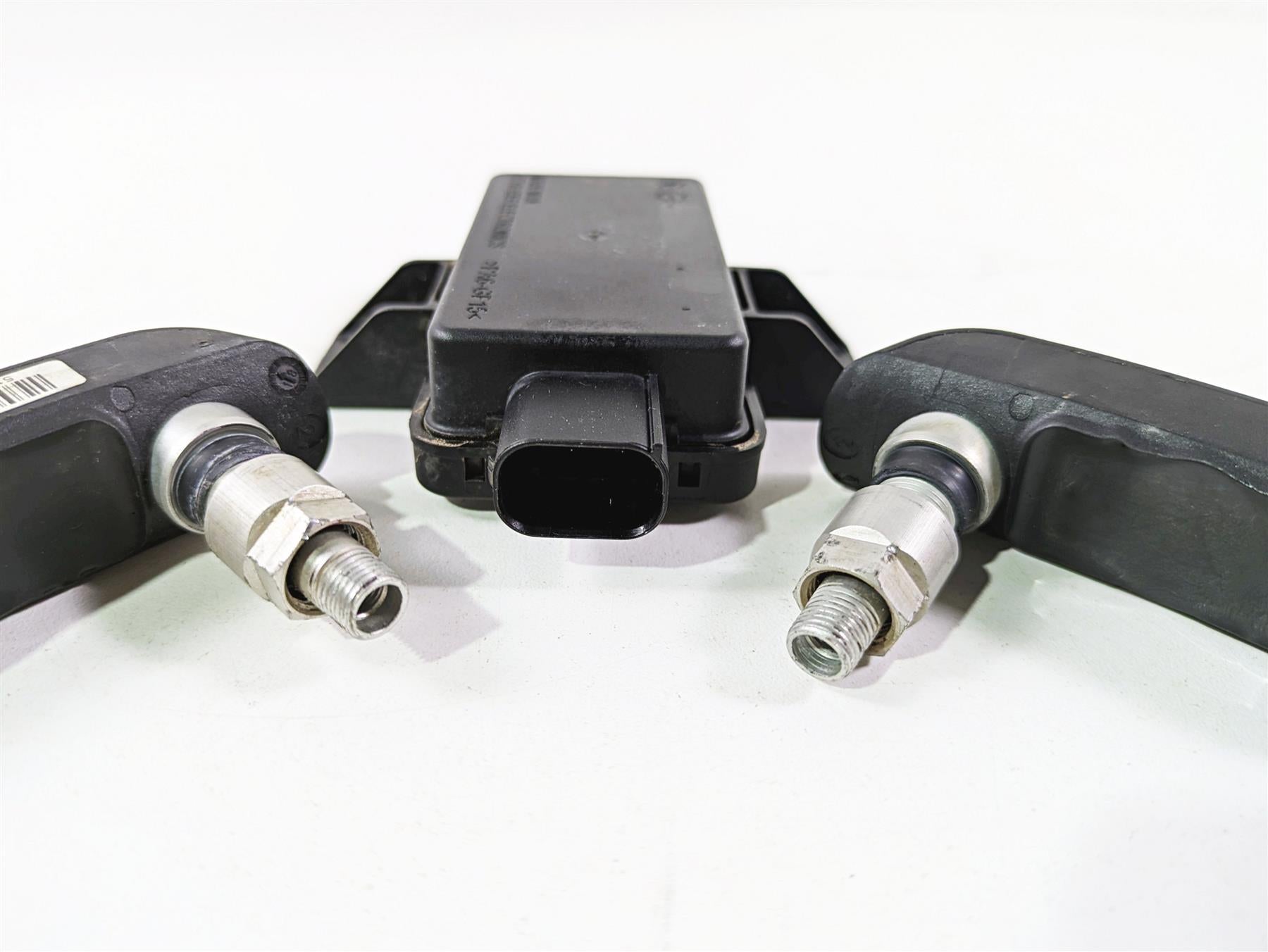 2020 KTM 1290 Super Adventure R Tire Pressure Module & Sensor Set 60312032000 {{ shop.shopifyCountryName }} - Mototech271