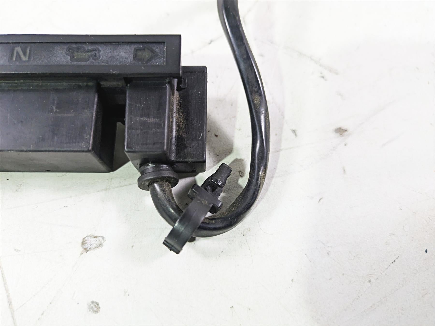 2004 Harley Softail FLSTF Fat Boy Instrument Indicator Lights 68113-99C {{ shop.shopifyCountryName }} - Mototech271
