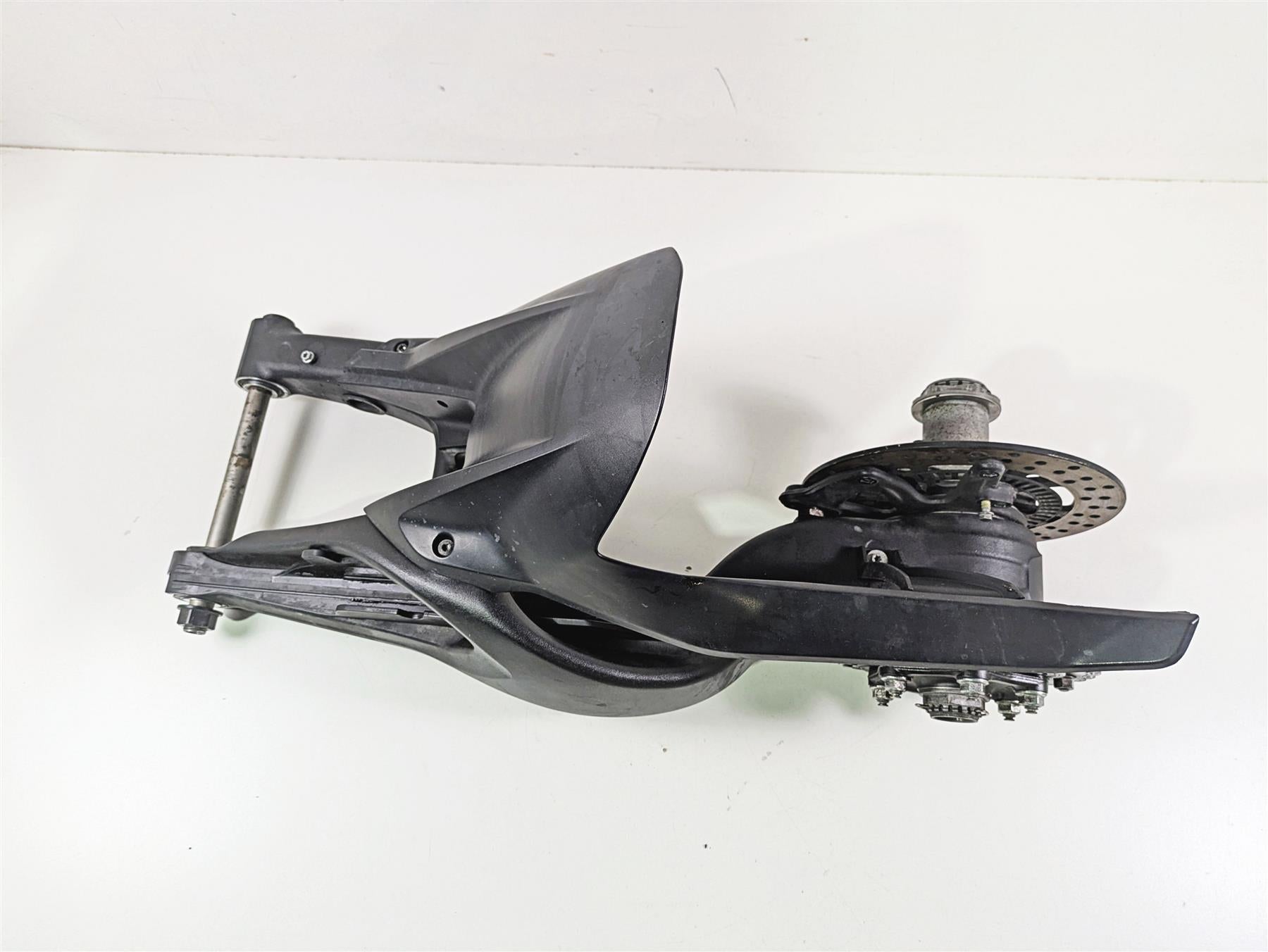 2018 KTM 1290 Super Duke R Swingarm Swing Arm & Axle 6130403004433 {{ shop.shopifyCountryName }} - Mototech271