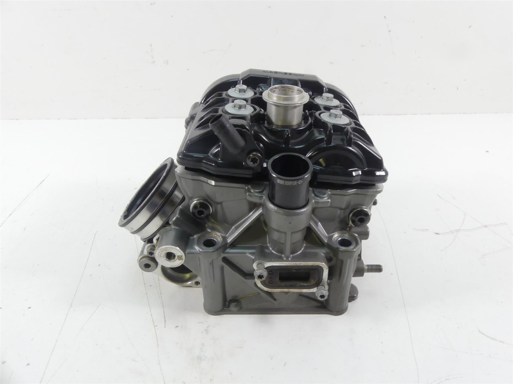 2015 KTM 1190 Adventure R Rear Cylinderhead Cylinder Head - Read 6133612010024 {{ shop.shopifyCountryName }} - Mototech271