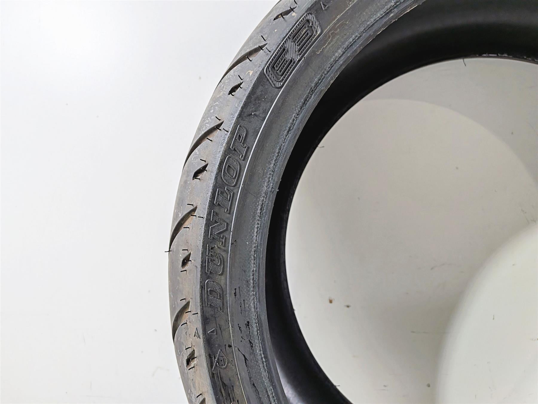 Used Rear Motorcycle Tire Dunlop Elite 3 240/40R18 669534 {{ shop.shopifyCountryName }} - Mototech271