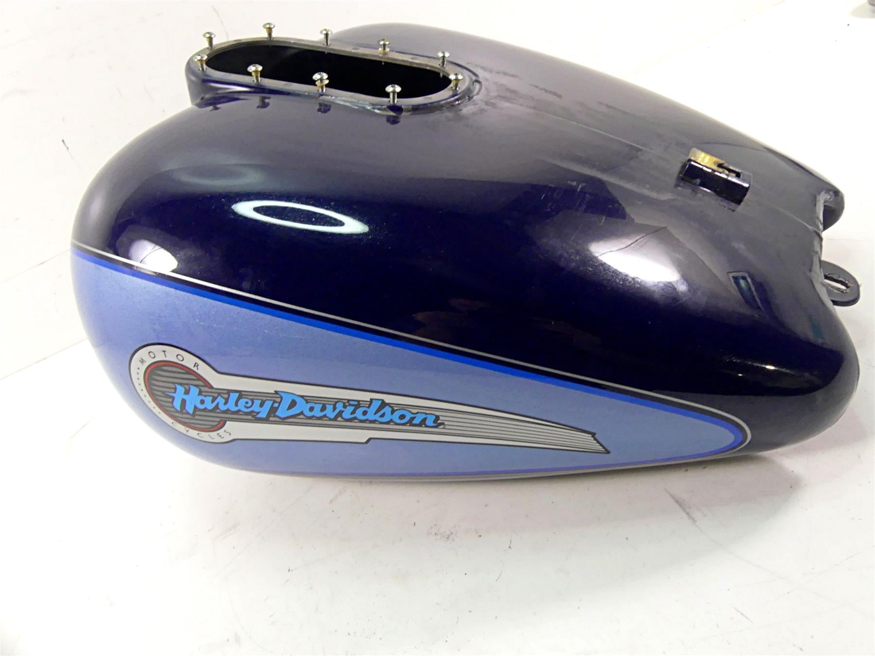 2004 Harley Touring FLHTCUI Electra Glide Fuel Gas Petrol Tank 61356-03 {{ shop.shopifyCountryName }} - Mototech271