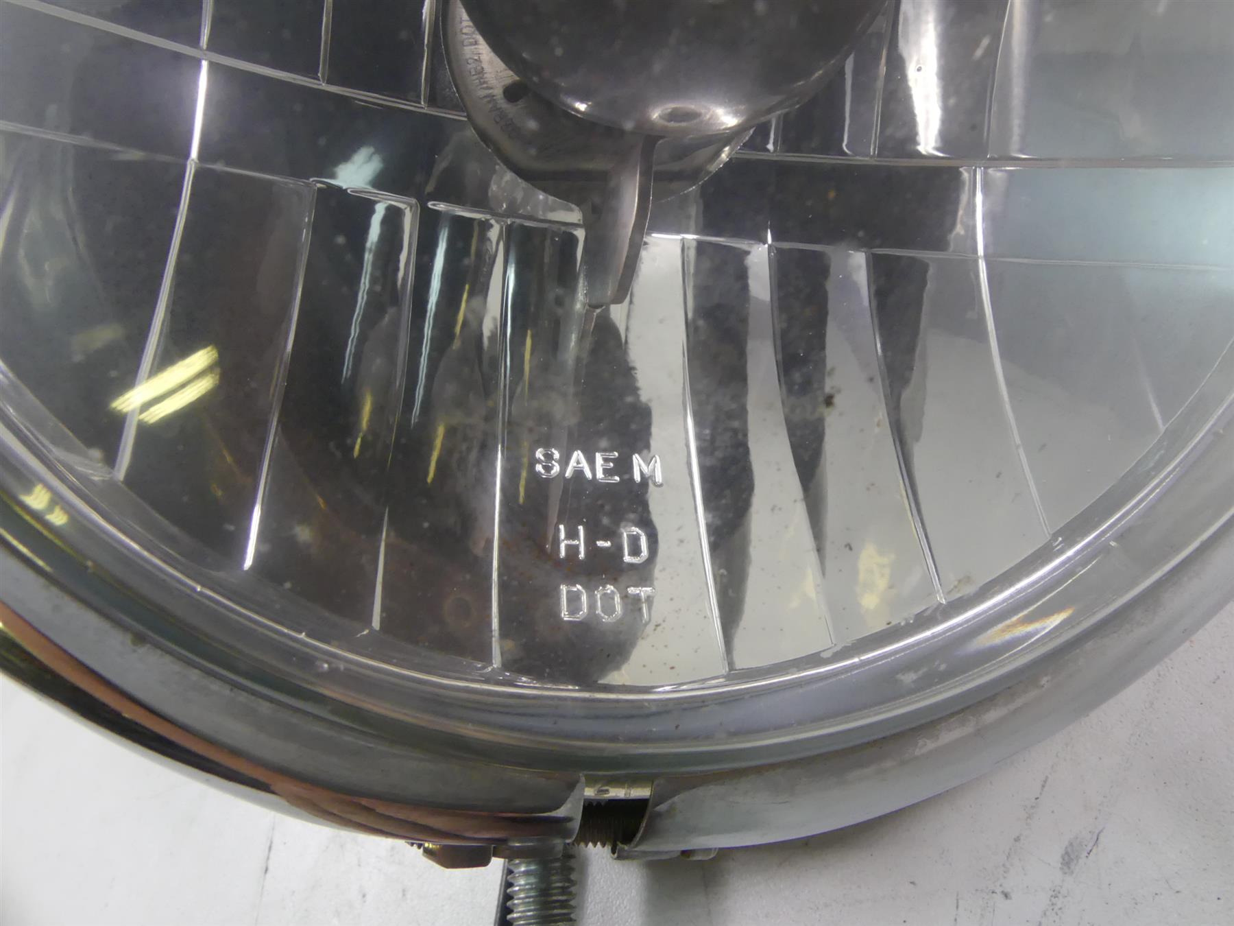 2005 Harley FXDWGI Dyna Wide Glide Headlight Head Front Light Lamp Set 68297-05A {{ shop.shopifyCountryName }} - Mototech271