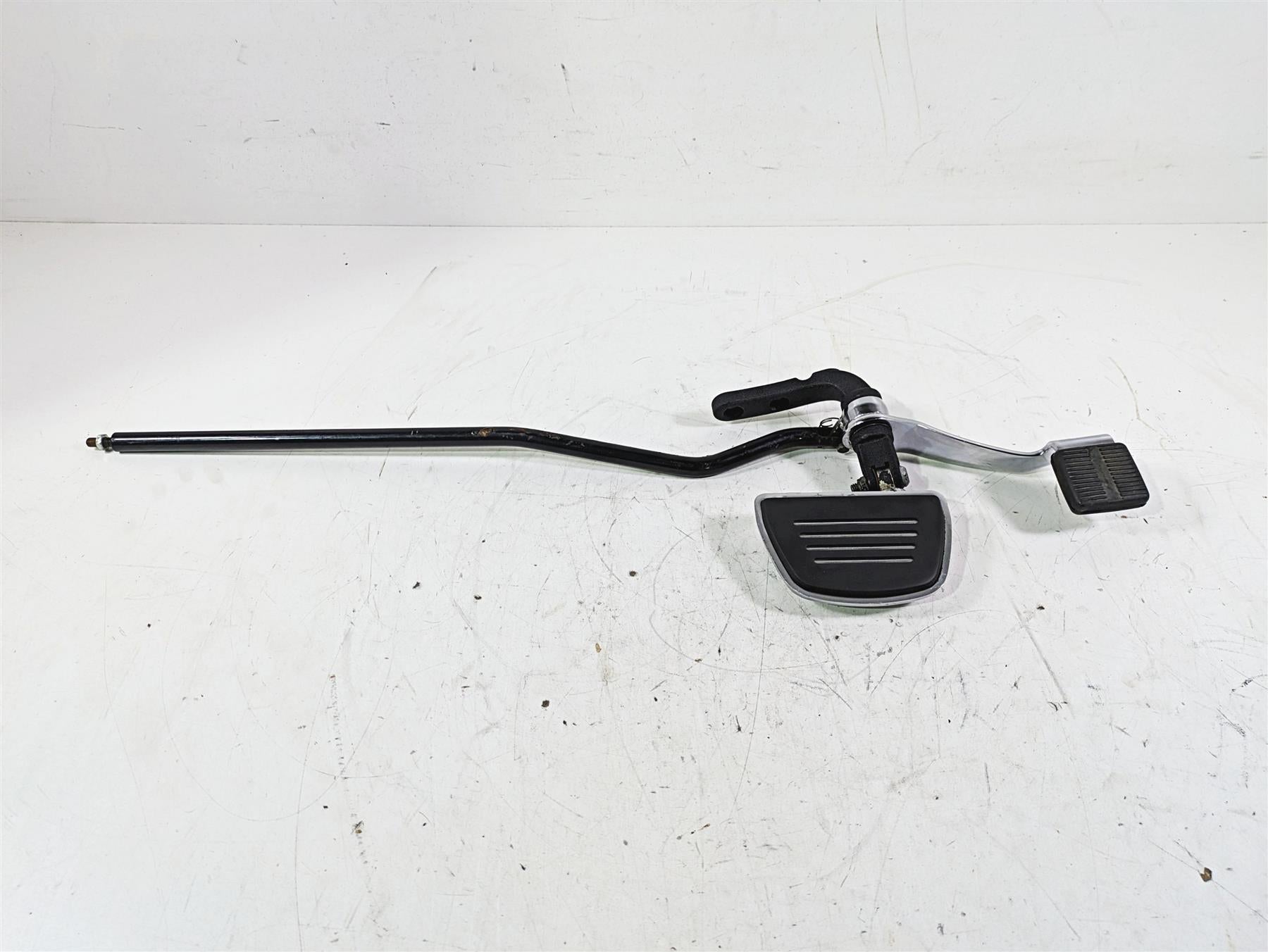 2013 Harley FXDWG Dyna Wide Glide Right Floorboard + Forward Controls 42663-03A {{ shop.shopifyCountryName }} - Mototech271