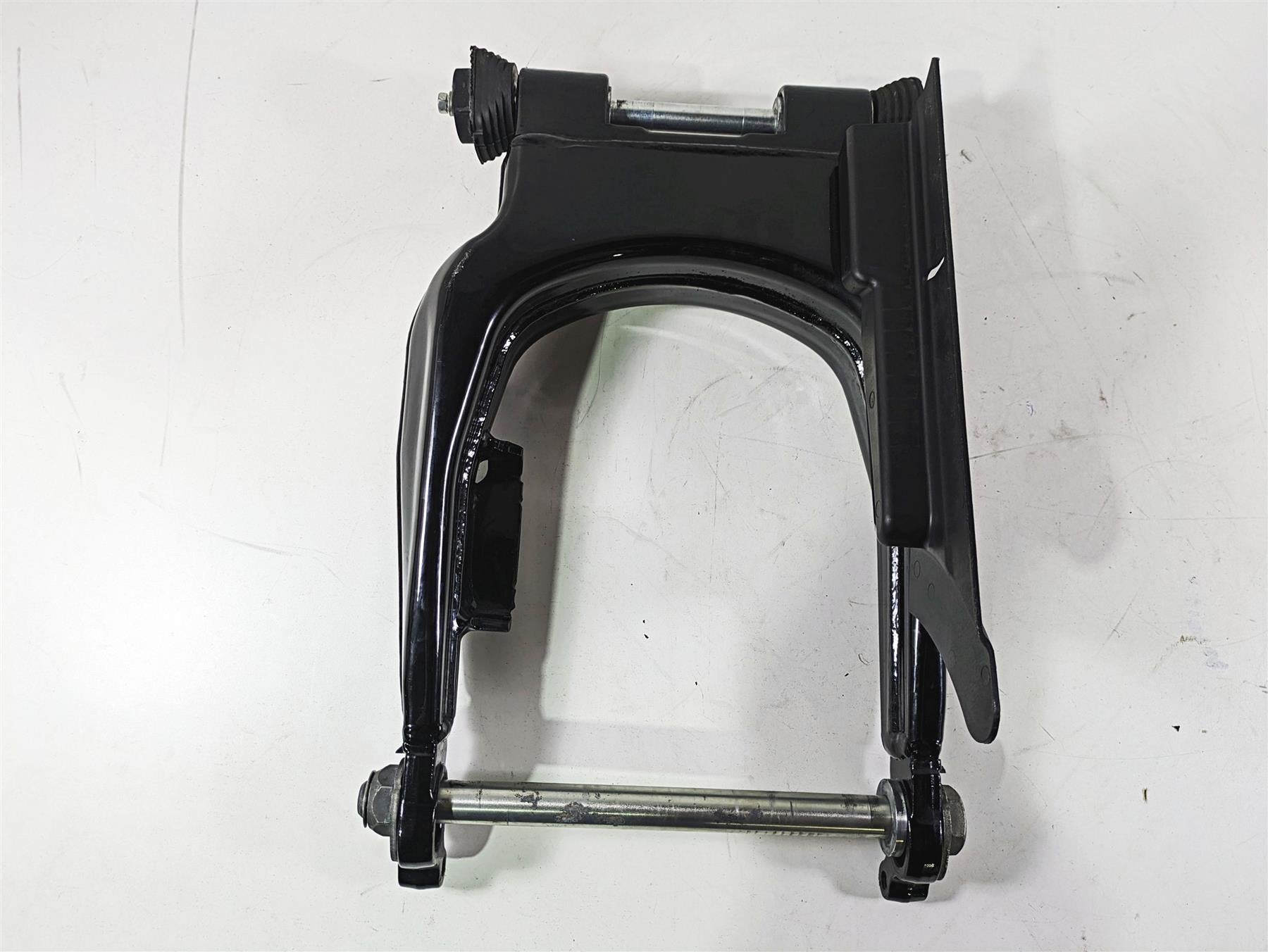 2020 Harley Touring FLHT Electra Glide Swingarm Swing Arm + Axle 47549-09A {{ shop.shopifyCountryName }} - Mototech271