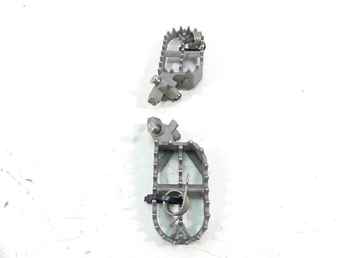 2016 BMW R1200GS Adv K51 Rider Footpeg Foot Peg Set 46718529843 46718529844 {{ shop.shopifyCountryName }} - Mototech271