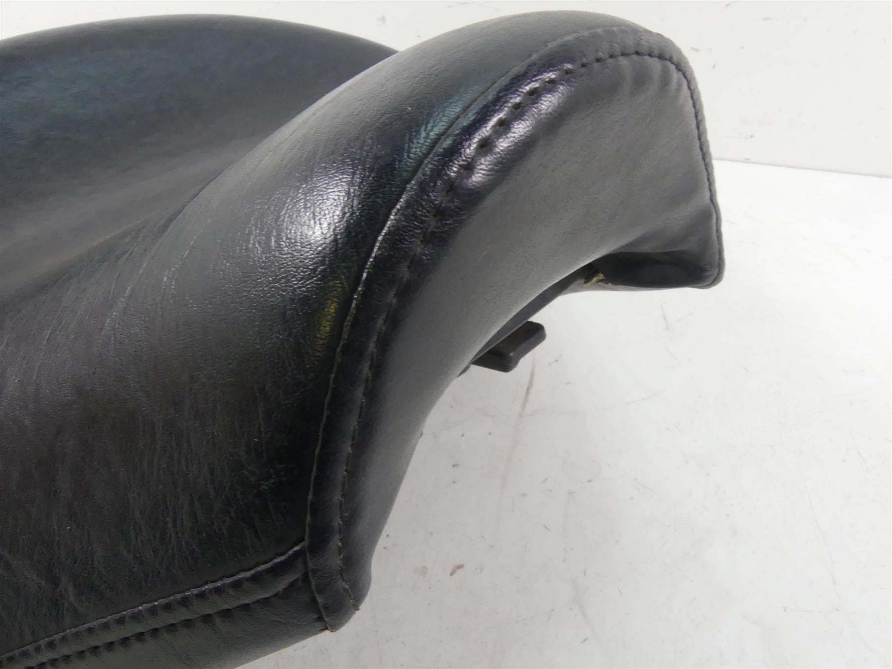 2002 Yamaha XVS1100 V-Star Front Rider Driver Seat Saddle - Nice 5KS-24710-00-00 {{ shop.shopifyCountryName }} - Mototech271