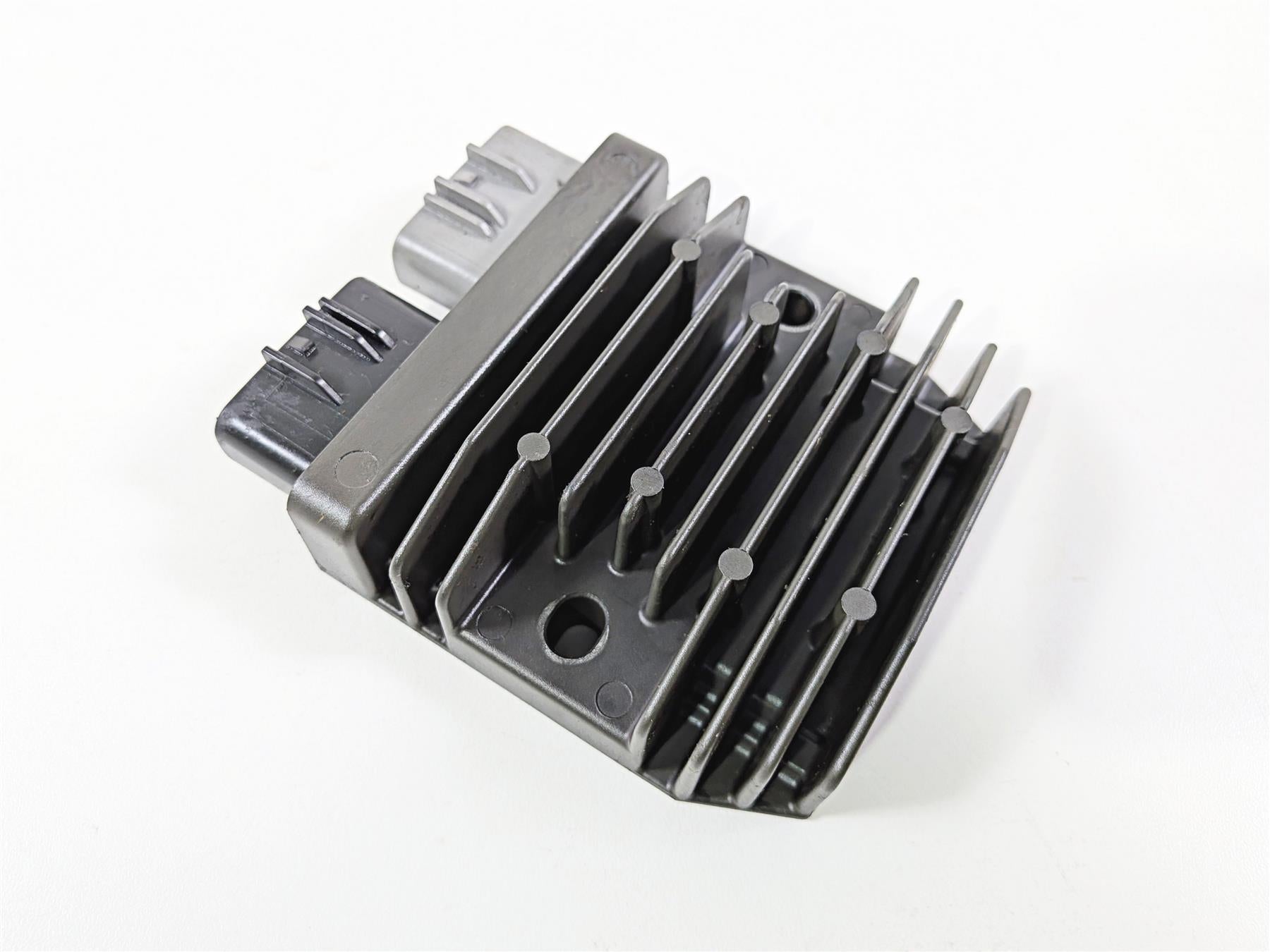 2012 Yamaha XV1900 Raider S Voltage Regulator Rectifier 1D7-81960-00-00 FH020AA {{ shop.shopifyCountryName }} - Mototech271