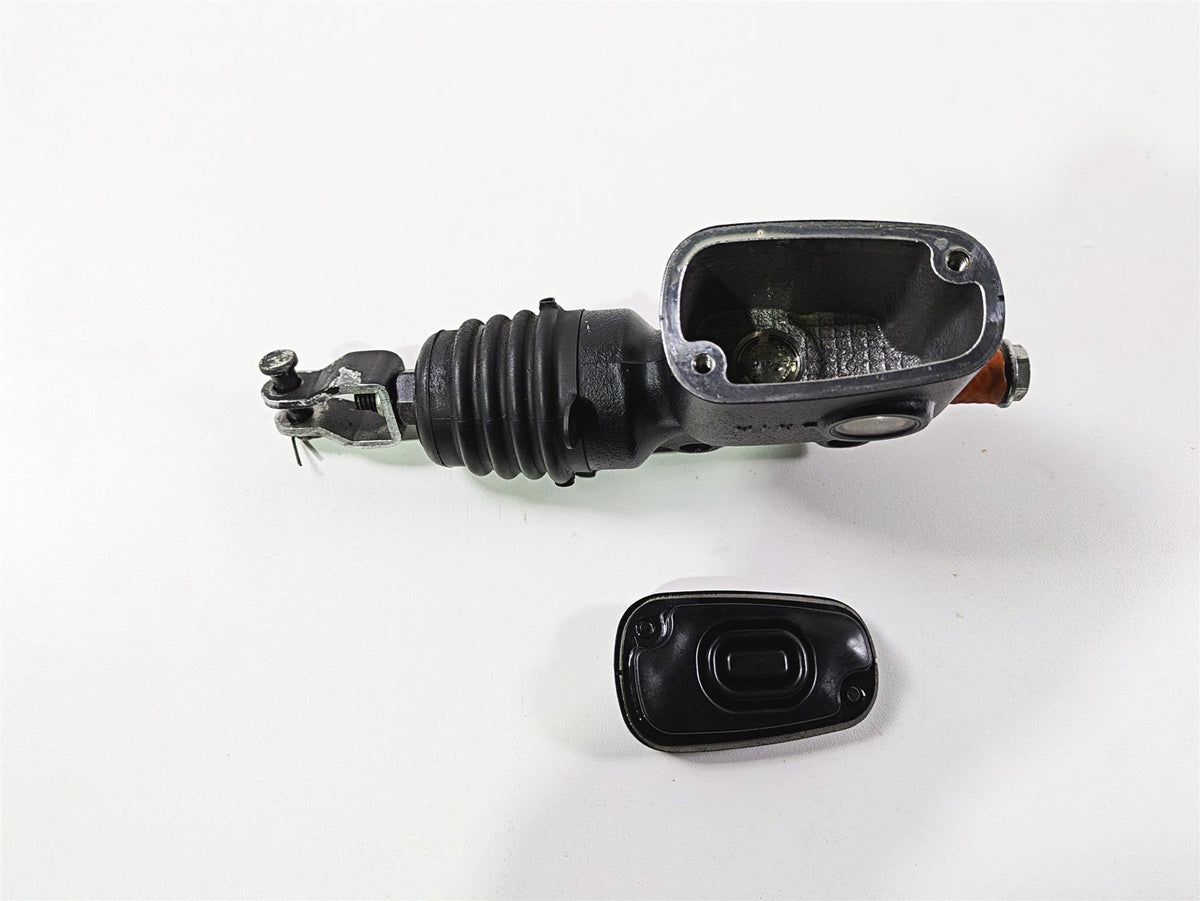 2019 Harley Softail FXDR 114 Rear Brake Master Cylinder 5/8" 41700460 {{ shop.shopifyCountryName }} - Mototech271