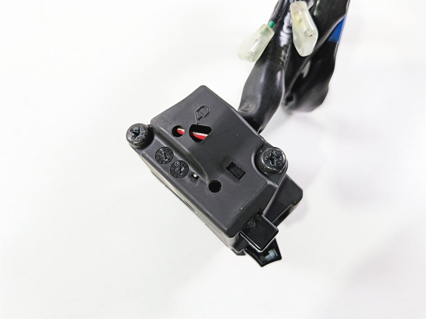 2025 Yamaha YZF R7 Right Side Start Stop Hand Control Switch BEB-83963-00-00 {{ shop.shopifyCountryName }} - Mototech271