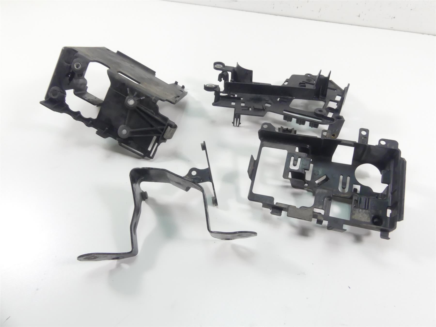 2019 Harley Softail FLSB Sport Glide Electrical Carrier Plastic Set 69201632 {{ shop.shopifyCountryName }} - Mototech271