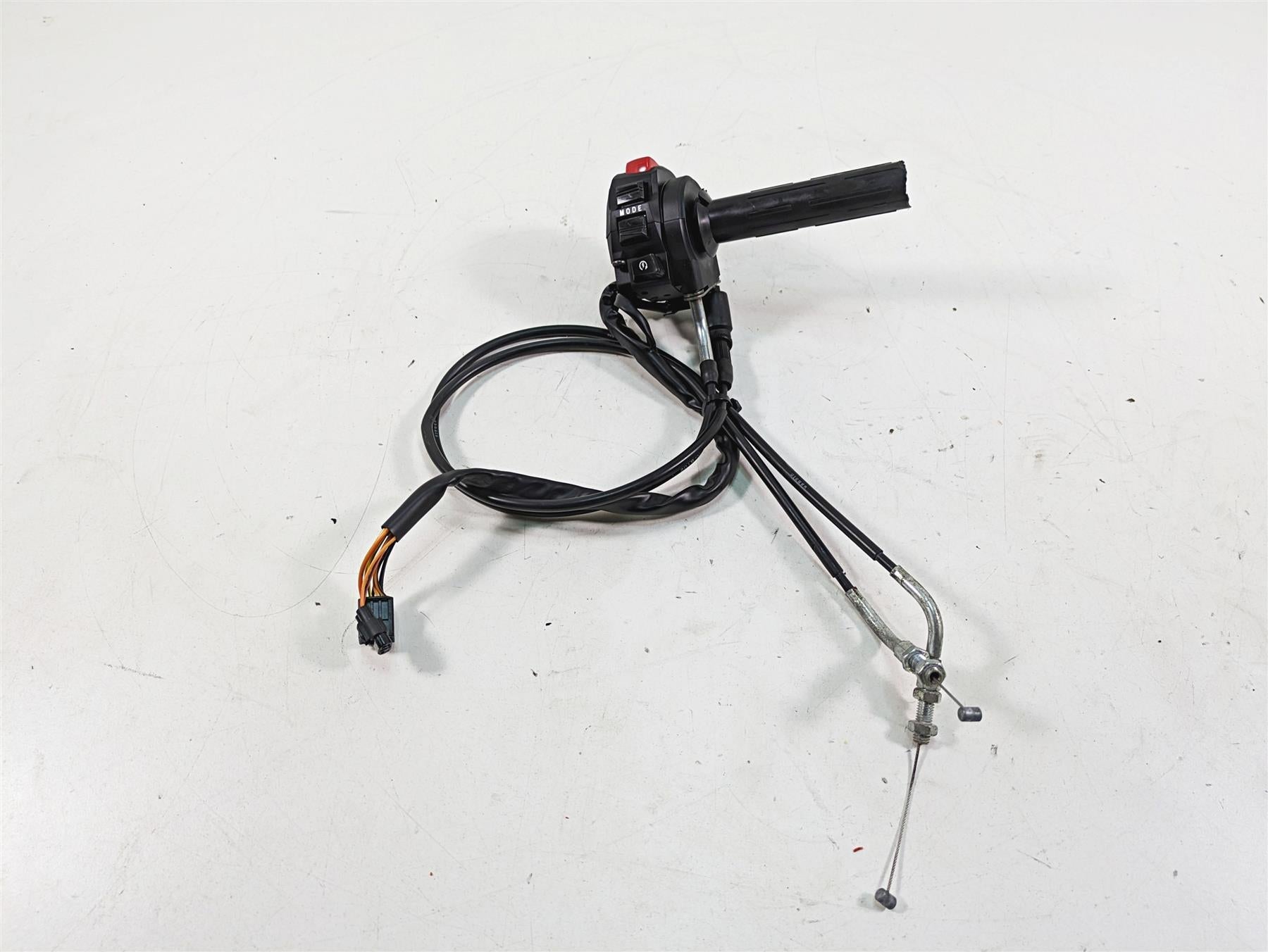 2009 Suzuki GSXR750 K9 Right Hand Throttle Control Switch - Read 37200-21H01 {{ shop.shopifyCountryName }} - Mototech271