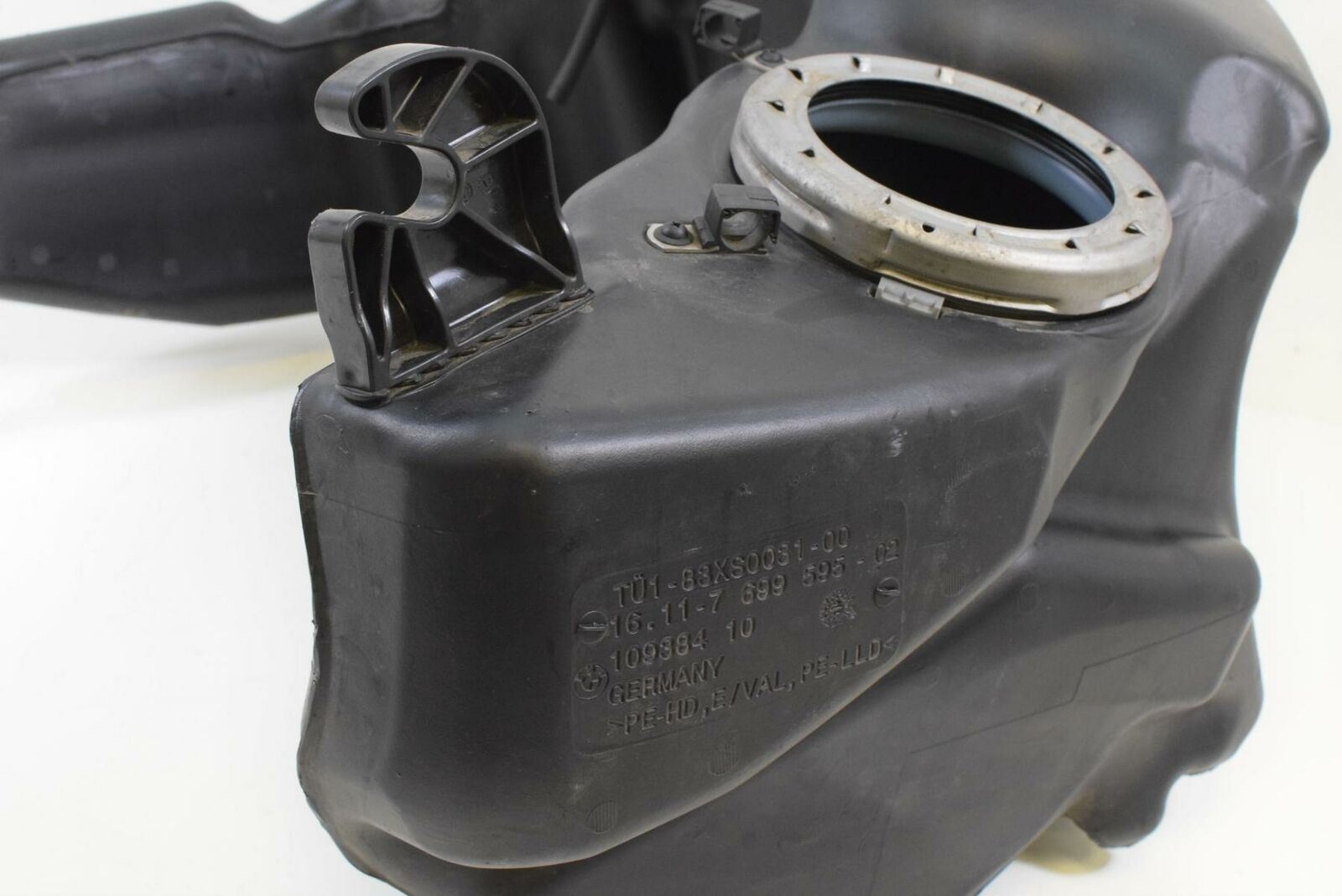 2011 BMW R1200RT R1200 RT K26 Fuel Gas Petrol Reservoir Tank 16117699595 {{ shop.shopifyCountryName }} - Mototech271