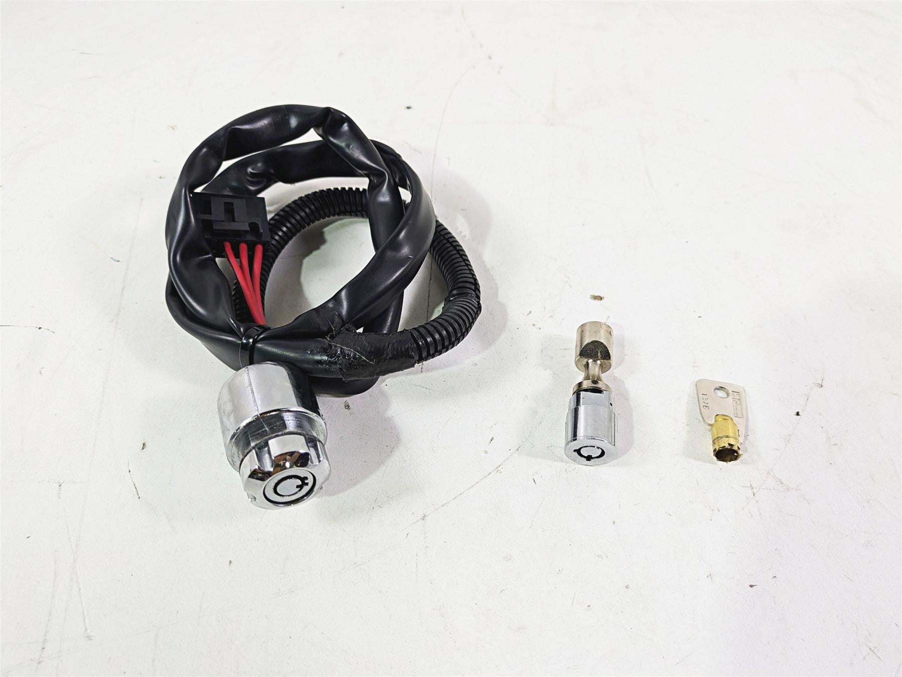 2009 Harley FXCWC Softail Rocker Ignition Switch Key Lock Set 71792-08 ...