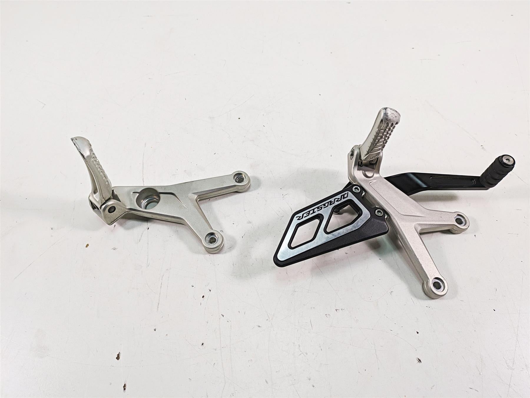 2017 Mv Agusta Dragster 800 Front Rider Footpeg Rest Set 8000B6239 8000B6238