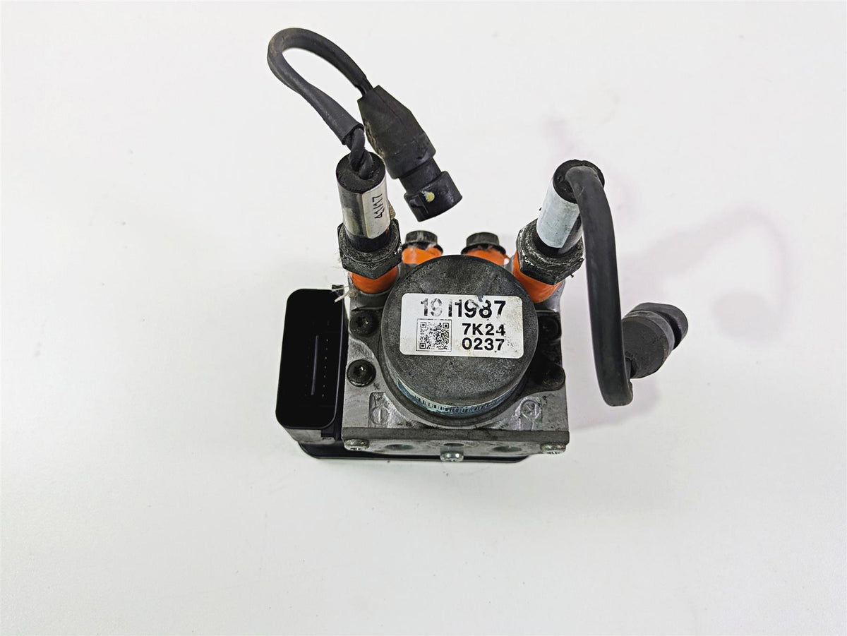 2018 Indian Springfield Dark Horse Abs Brake Pump Pressure Module 2204981 {{ shop.shopifyCountryName }} - Mototech271