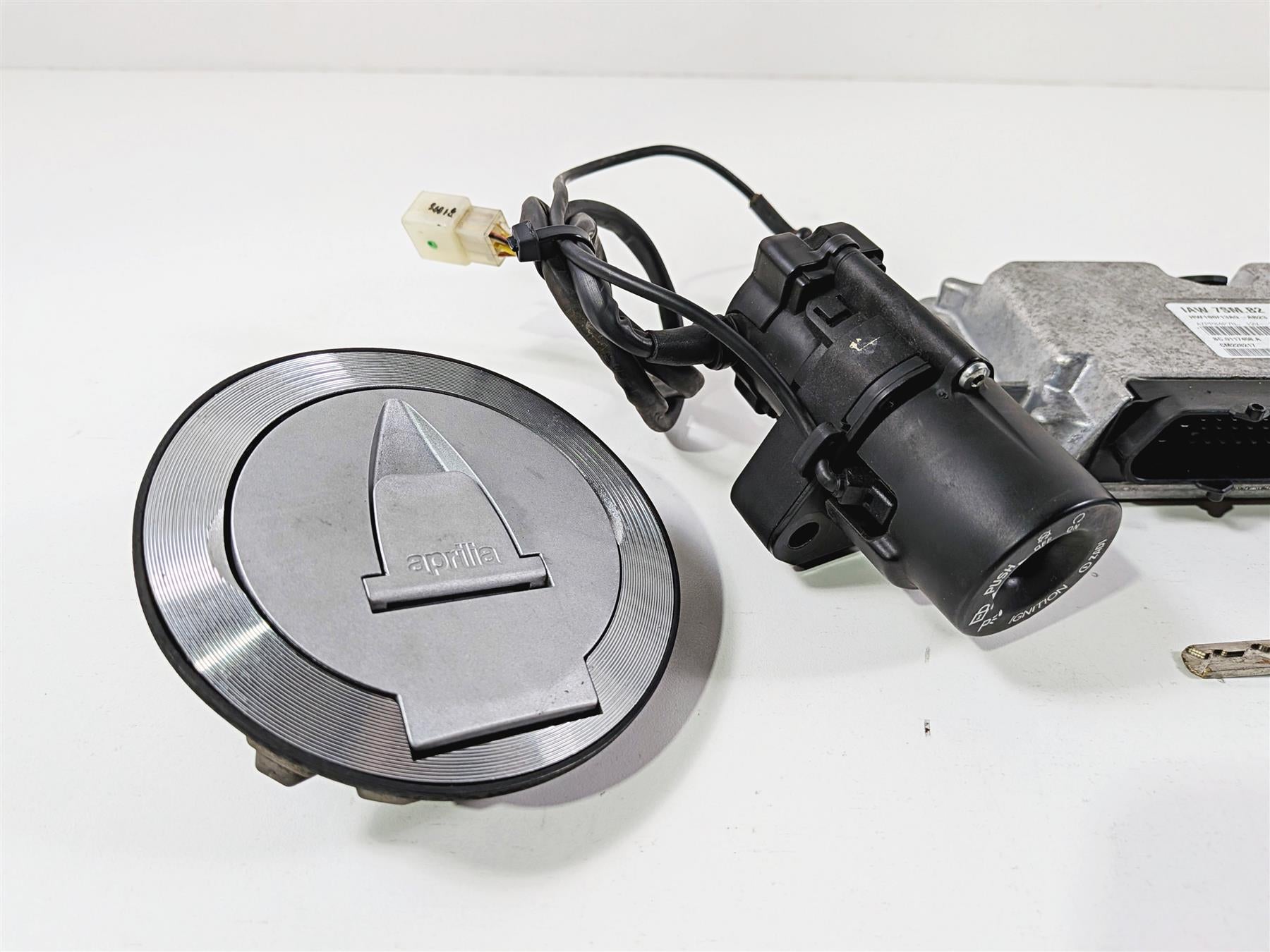 2014 Aprilia RSV4 RR Factory Speedo Ignition Switch Key Cdi Set 14K CM228217 {{ shop.shopifyCountryName }} - Mototech271