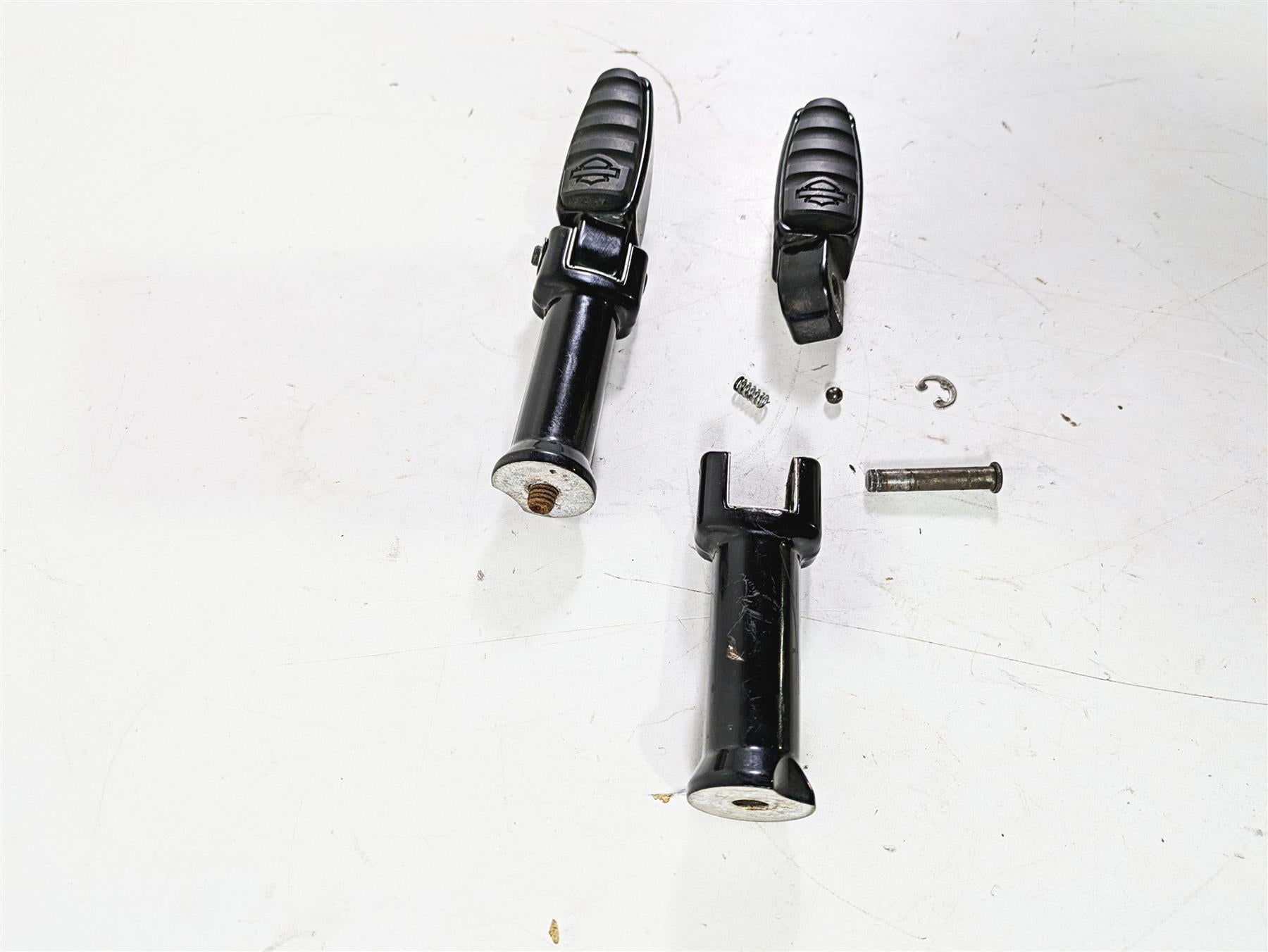 2018 Harley Softail FXFBS Fat Bob Passenger Livewire Footpeg Set - Read 50500762 {{ shop.shopifyCountryName }} - Mototech271