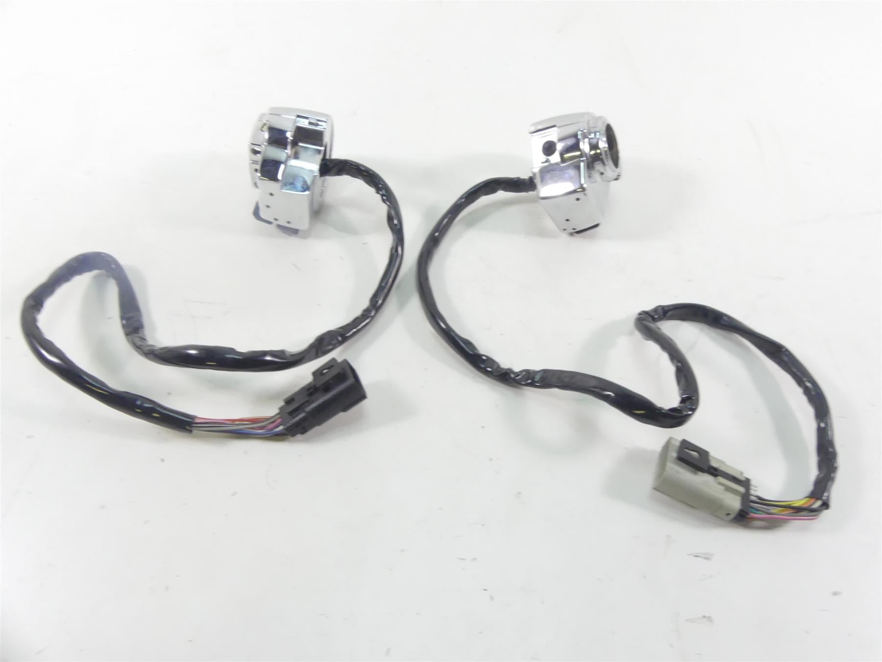 2010 Harley Touring FLHX Street Glide Left Right Chrome Control Switch 71682-06 {{ shop.shopifyCountryName }} - Mototech271