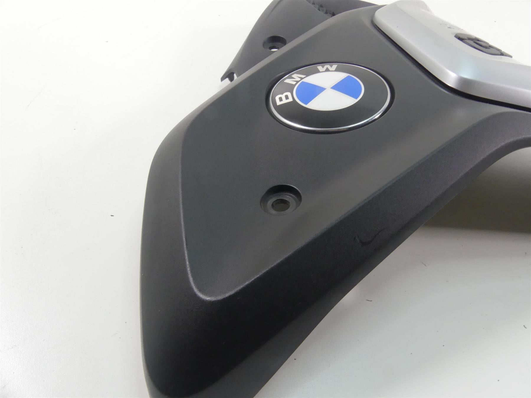 2019 BMW R1250GS K50 Right Side Intake Fairing & Emblem 46638556656 46638392882 {{ shop.shopifyCountryName }} - Mototech271