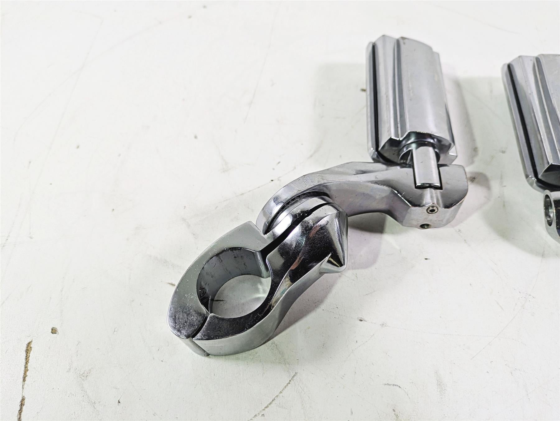 2008 Harley FLSTC 105TH Softail Heritage Highway Foot Peg Rest Set {{ shop.shopifyCountryName }} - Mototech271