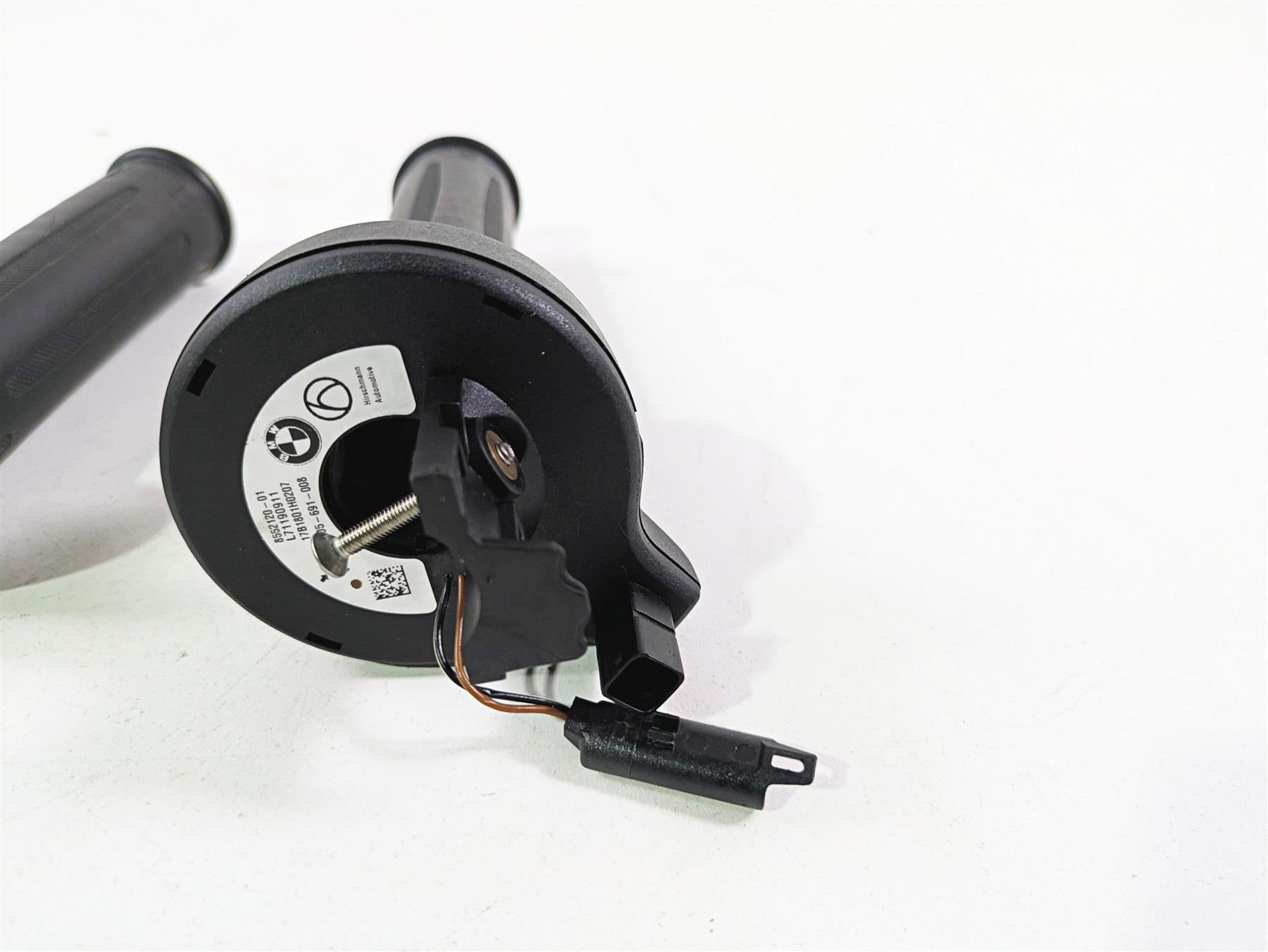 2017 BMW R1200 GS K50 Heated Hand Grip Set 61318552117 61318552120 {{ shop.shopifyCountryName }} - Mototech271