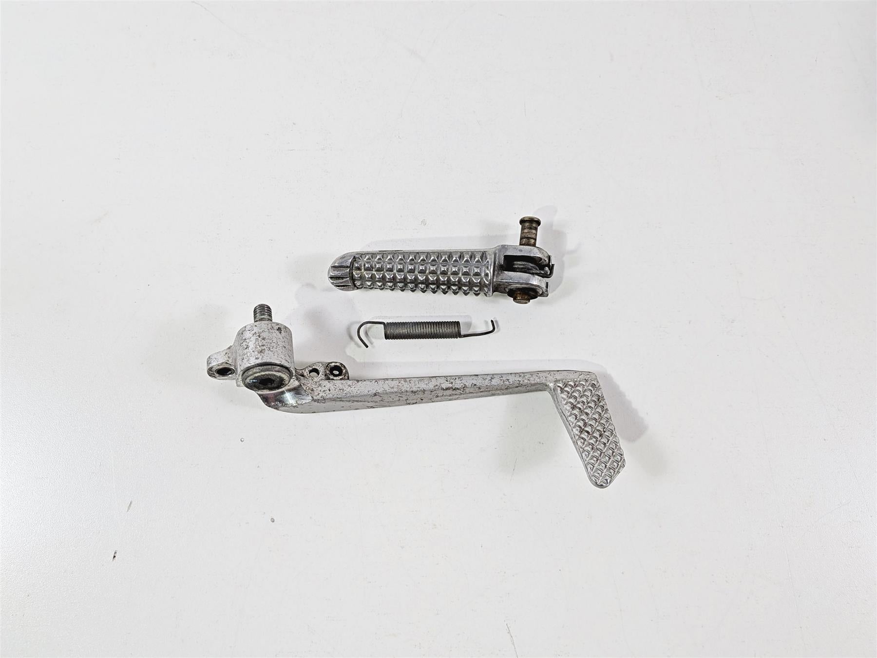 2008 Yamaha YZF R1 RN19 Front Right Footpeg & Brake Pedal 4C8-27211-00-00 {{ shop.shopifyCountryName }} - Mototech271
