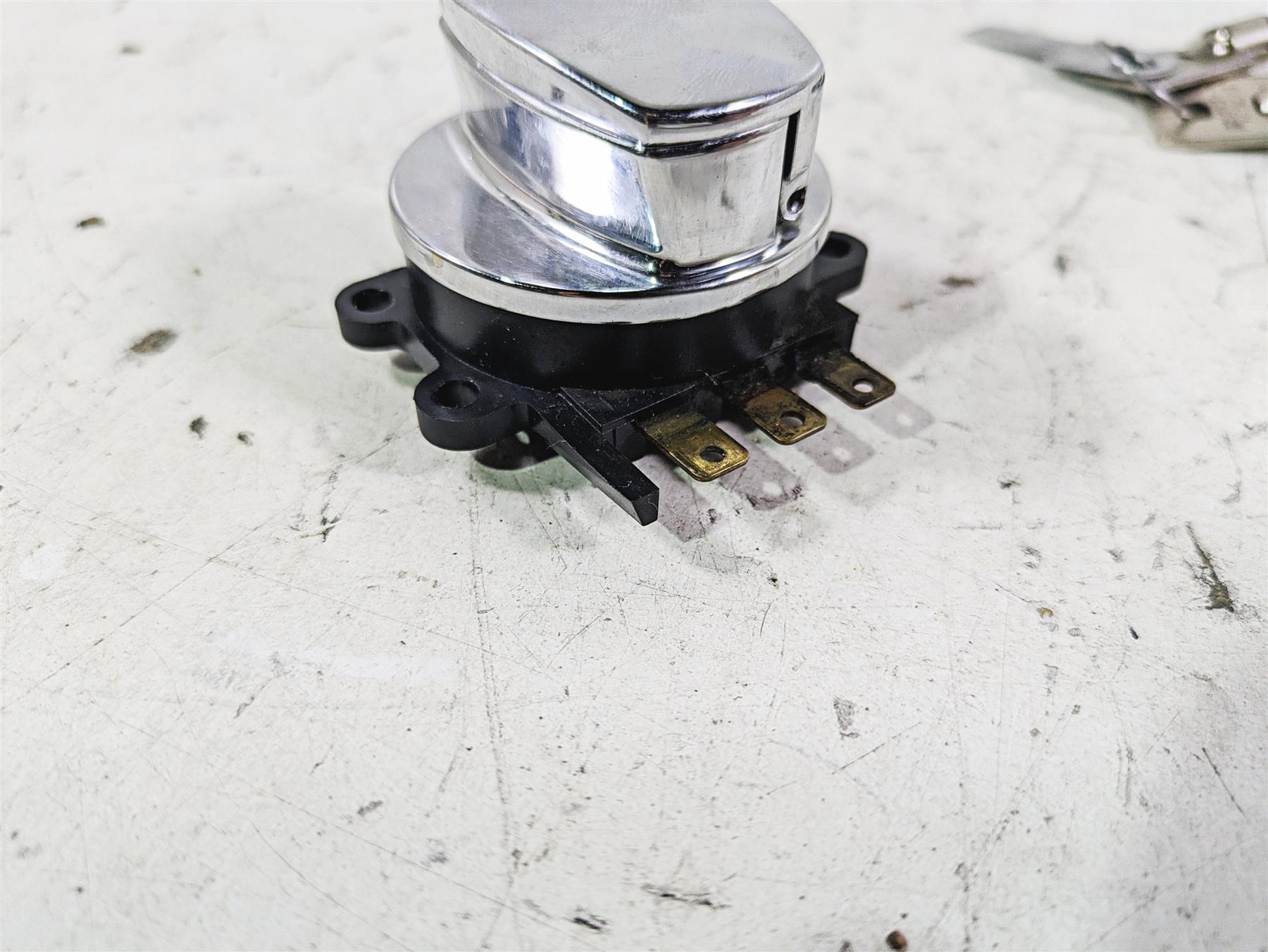 2002 Harley FLSTC Softail Heritage Ignition Switch Steering Lock 2 Keys 71313-96 {{ shop.shopifyCountryName }} - Mototech271