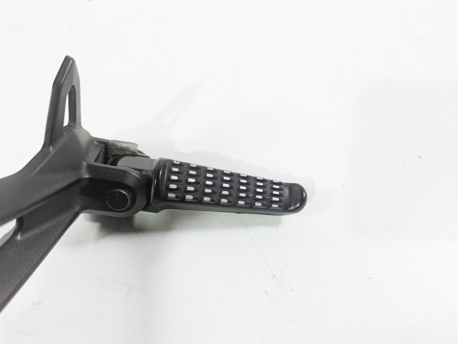 2020 Kawasaki ZX6R ZX636 Ninja Left Passenger Footpeg Foot Peg 35063-0444-18R {{ shop.shopifyCountryName }} - Mototech271