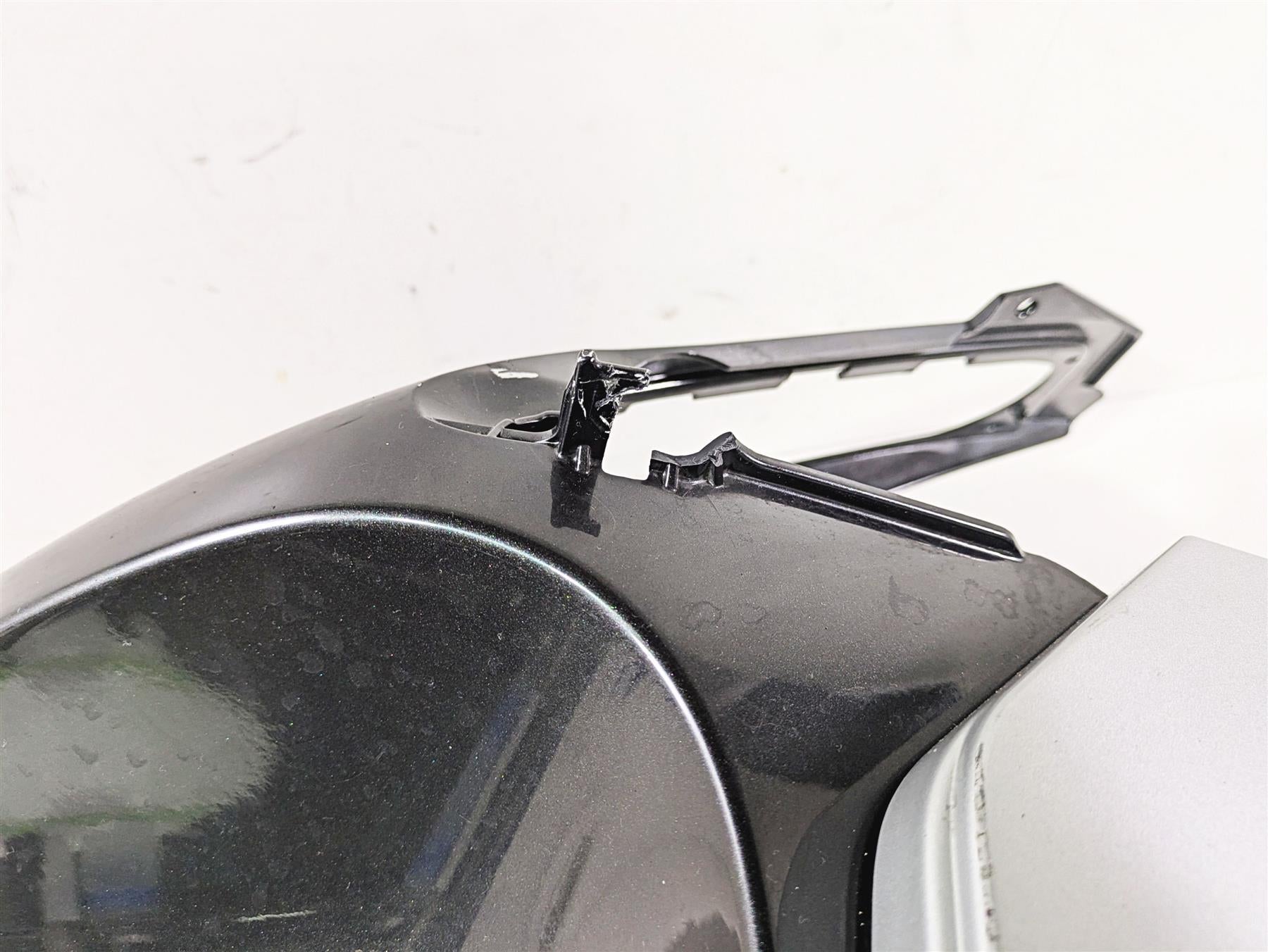 2010 BMW R1200RT K26 Right Main Side Fairing Cover - Read 46637681054 {{ shop.shopifyCountryName }} - Mototech271