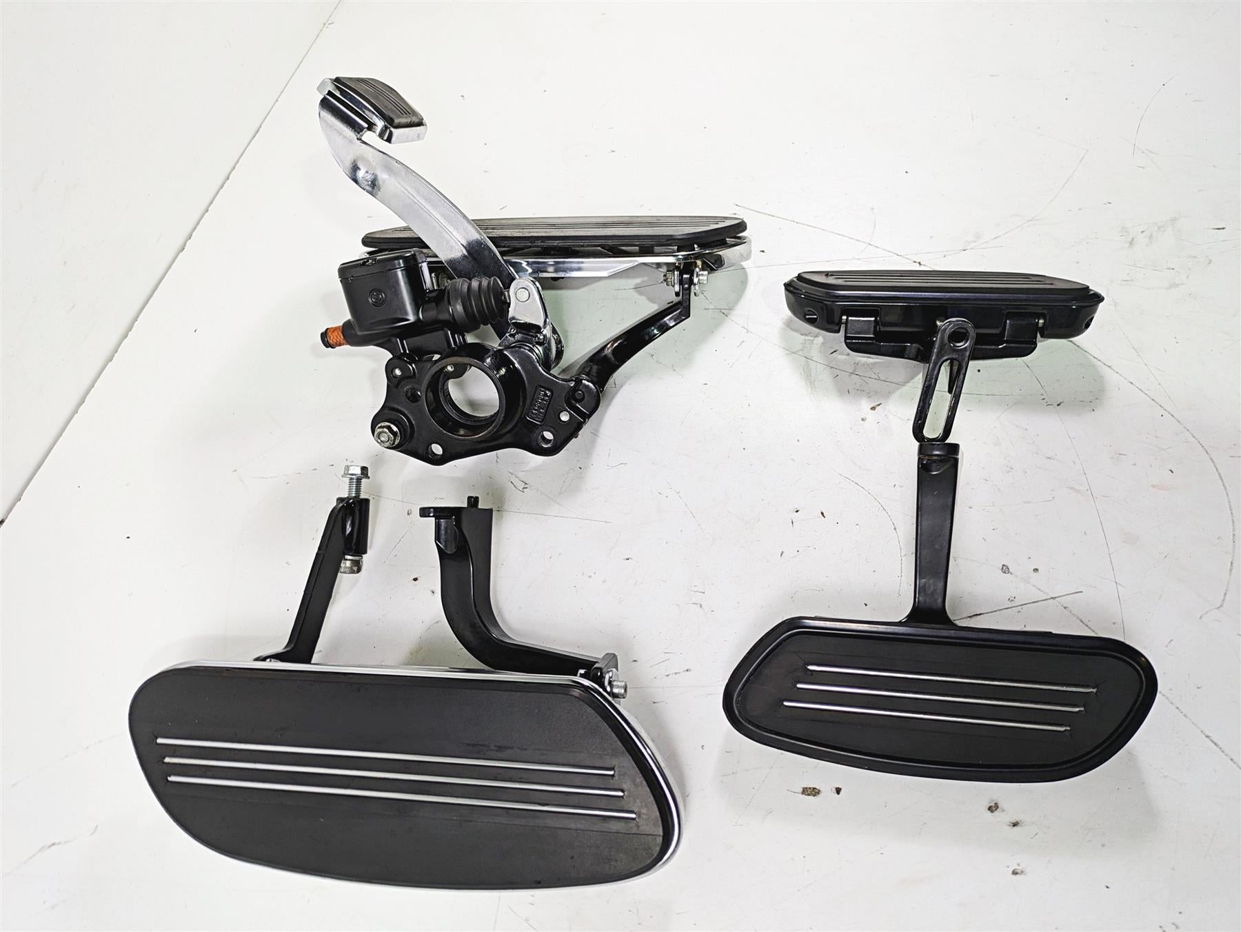 2016 Harley Touring FLTRX Road Glide Complete Front Rear Floorboard Set 50683-04 {{ shop.shopifyCountryName }} - Mototech271