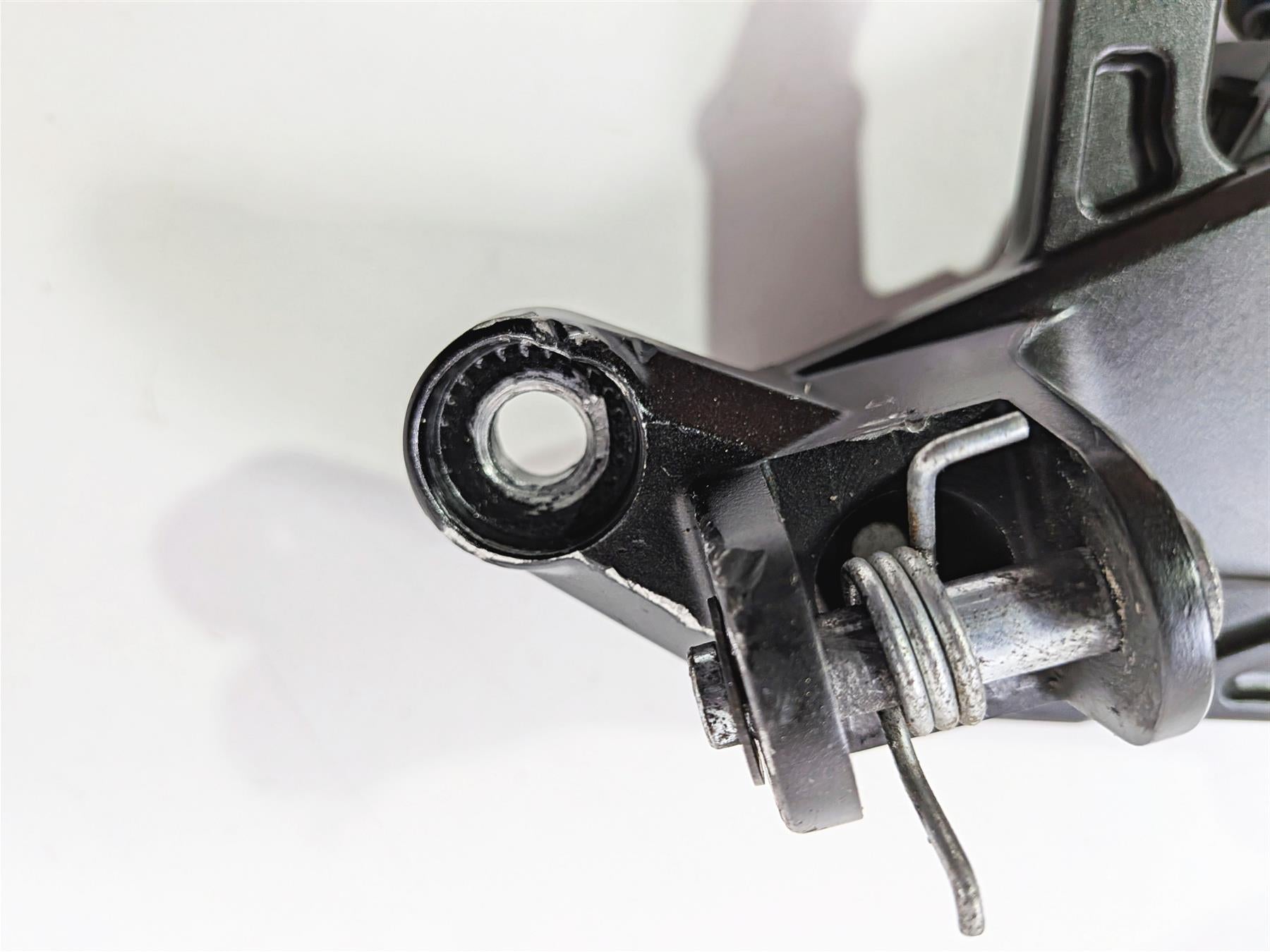 2024 Yamaha YZF R1 RN65 Front Right Peg Mount & Brake Pedal Read 2CR-27443-00-00 {{ shop.shopifyCountryName }} - Mototech271