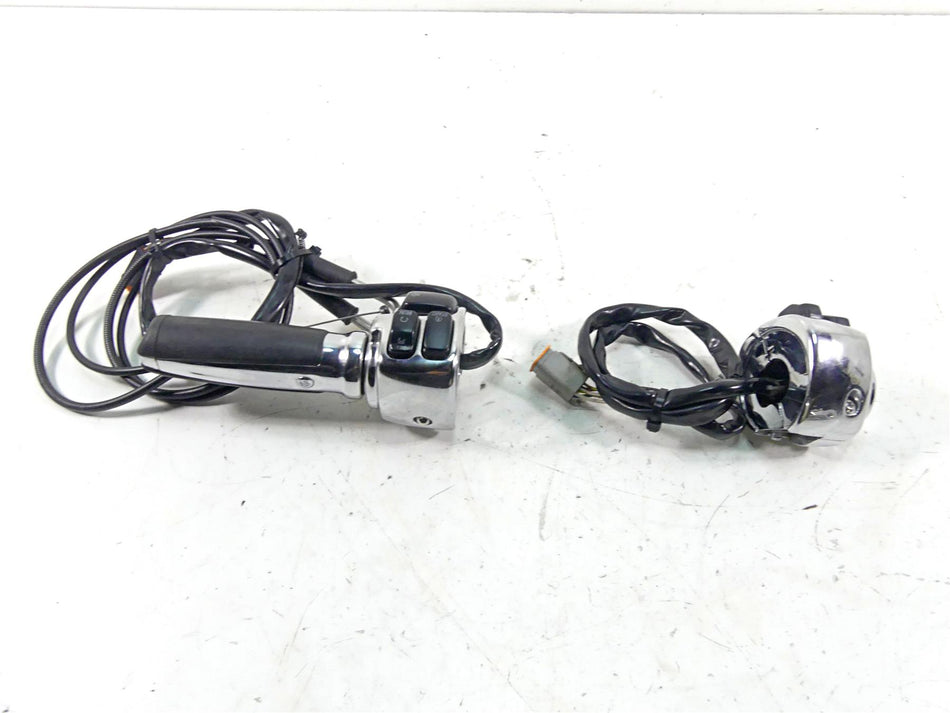 2006 Harley Softail FXSTSI Springer Chrome R+L Hand Control Switches 71685-06A {{ shop.shopifyCountryName }} - Mototech271