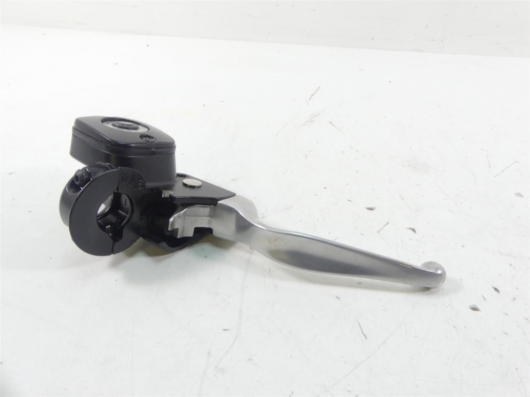 2014 Harley FXDL Dyna Low Rider Front Brake Master Cylinder 11/16 45170-08 {{ shop.shopifyCountryName }} - Mototech271