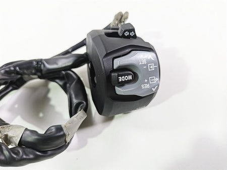 2023 Suzuki GSX1300 RR Hayabusa Left Blinker Control Switch - Read 37400-10L01 {{ shop.shopifyCountryName }} - Mototech271