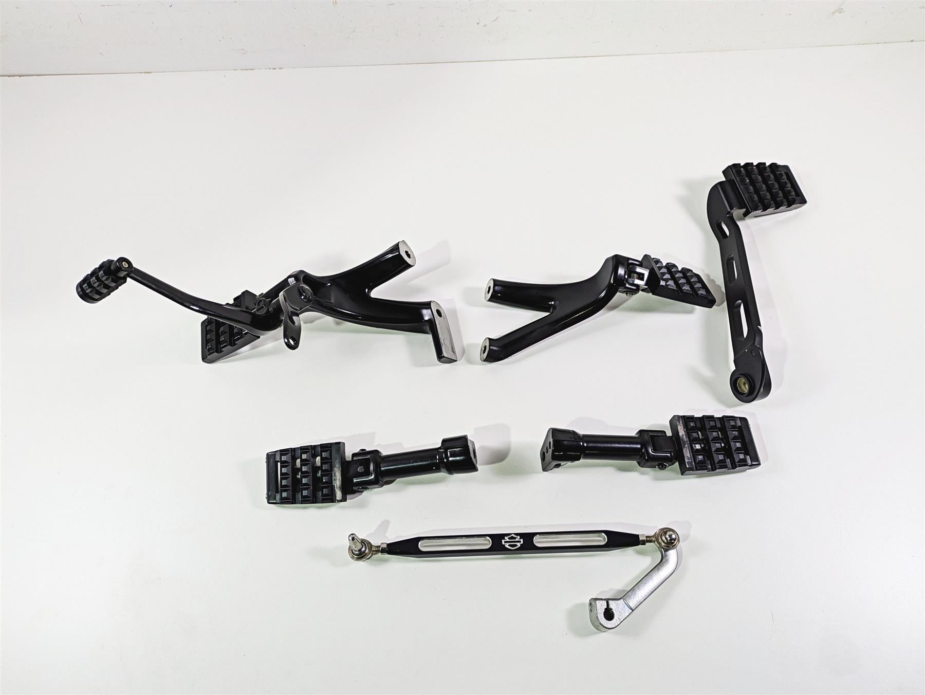 2019 Harley Softail FXDR 114 Footpeg Shifter Brake Pedal Set 33600134 50500746 {{ shop.shopifyCountryName }} - Mototech271