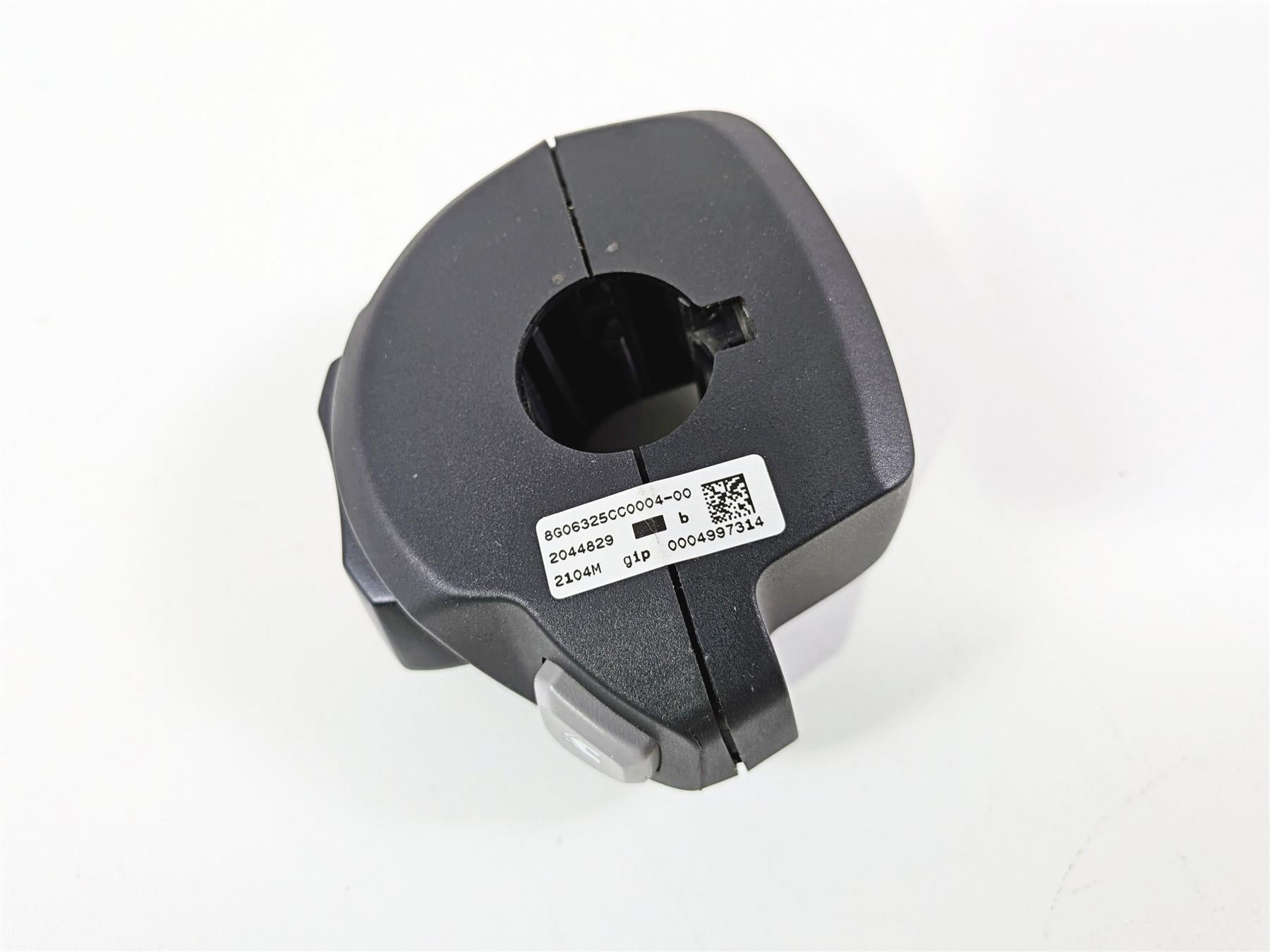2022 Triumph Tiger 900 GT Pro Right Hand Home Start Stop Control Switch T2044829 {{ shop.shopifyCountryName }} - Mototech271