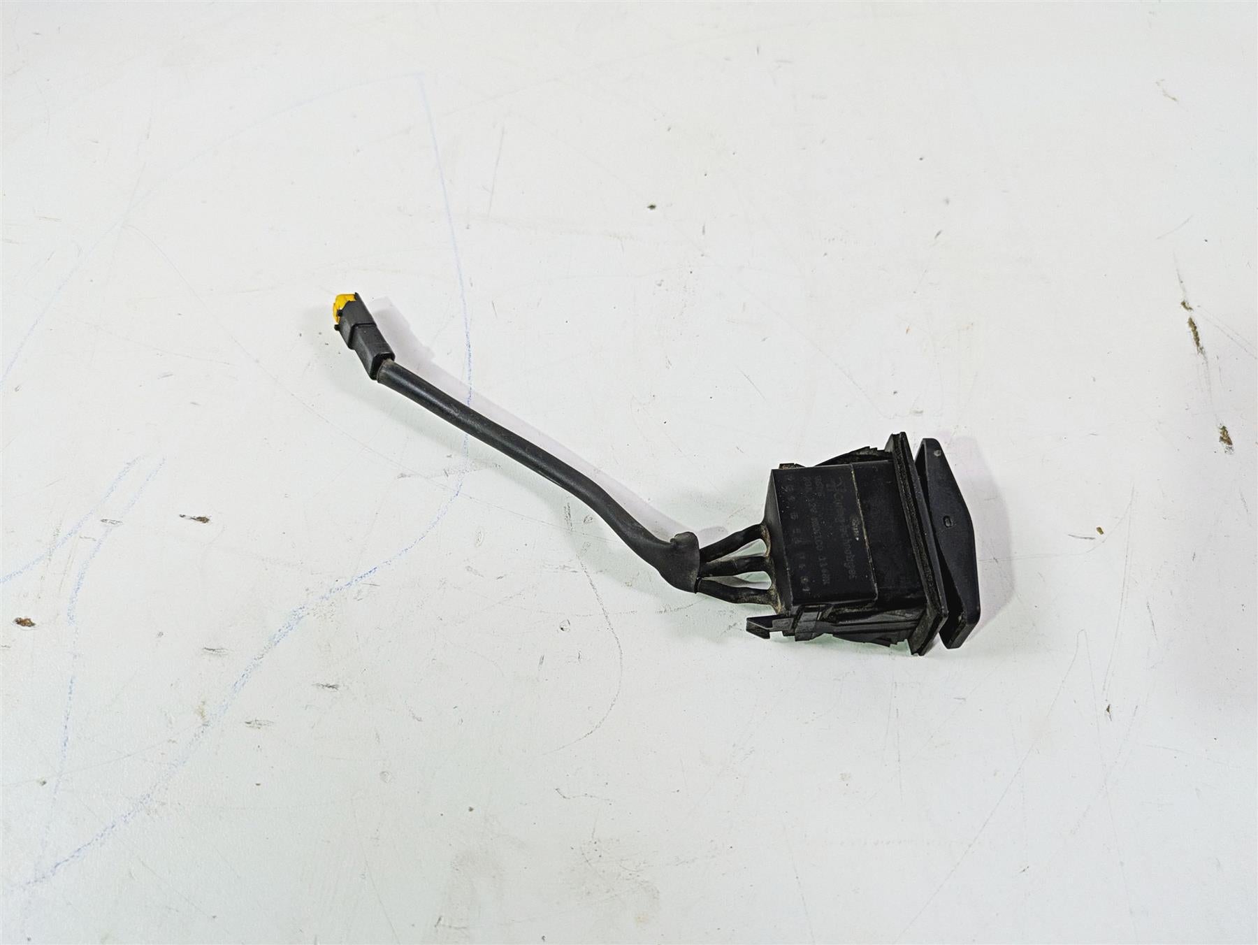 2013 Triumph Tiger 1215 Explorer Heated Seat Switch - Read T2505150 {{ shop.shopifyCountryName }} - Mototech271